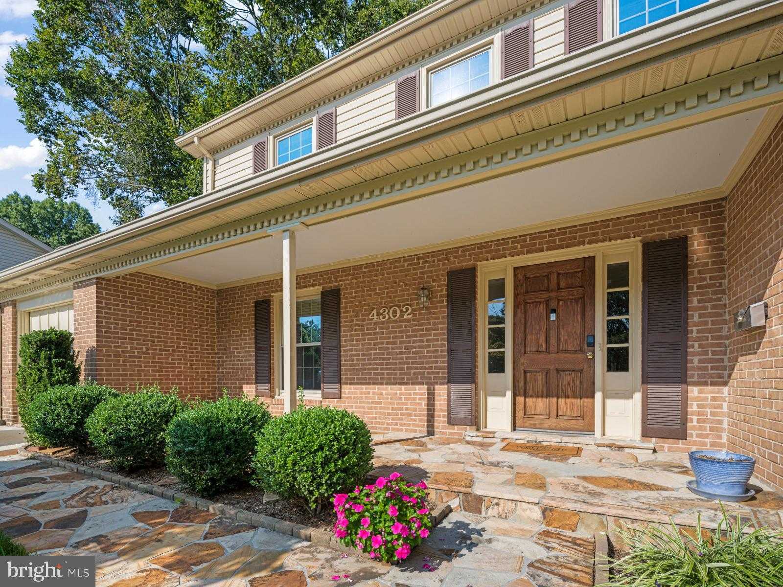 4302 Dahill Pl photo 3