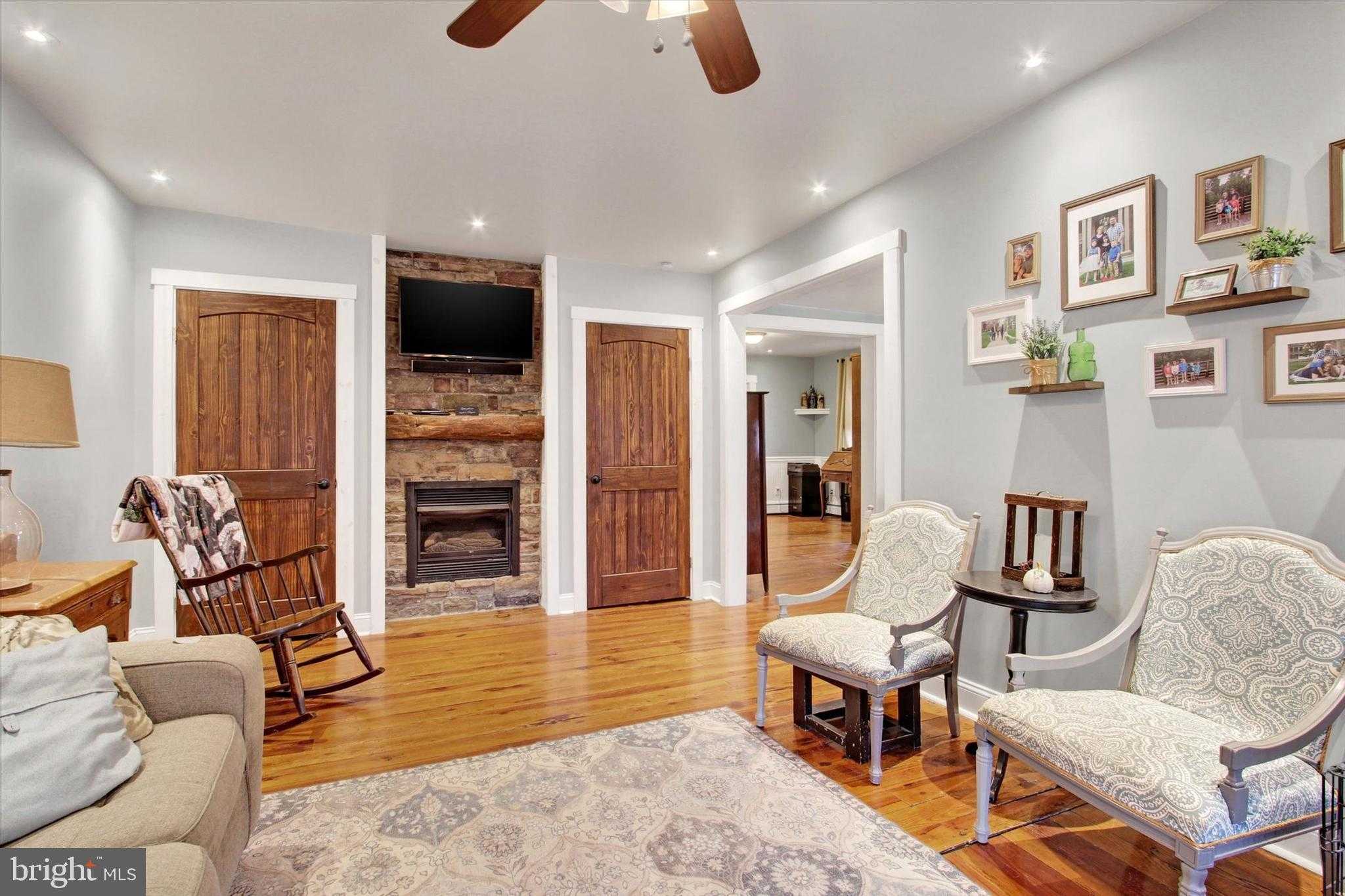 115 N Washington St photo 6