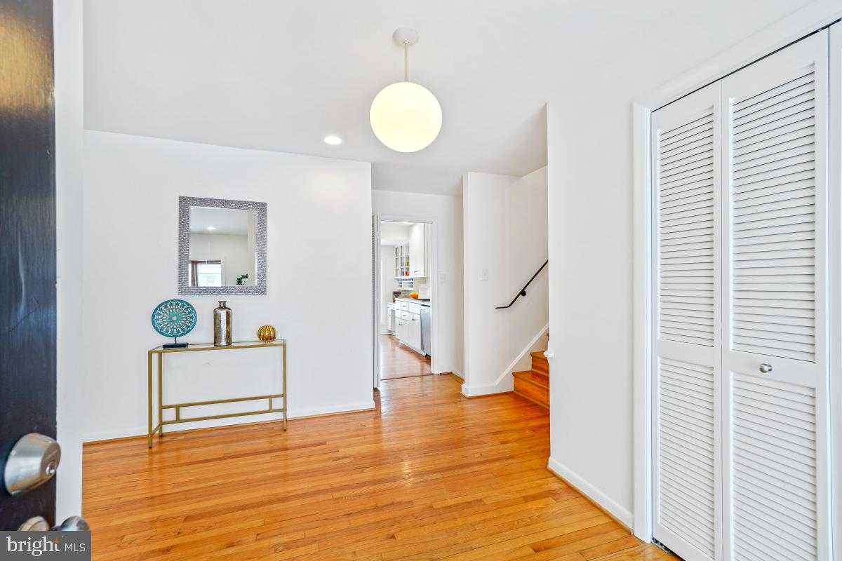 9213 Friars Rd photo 2