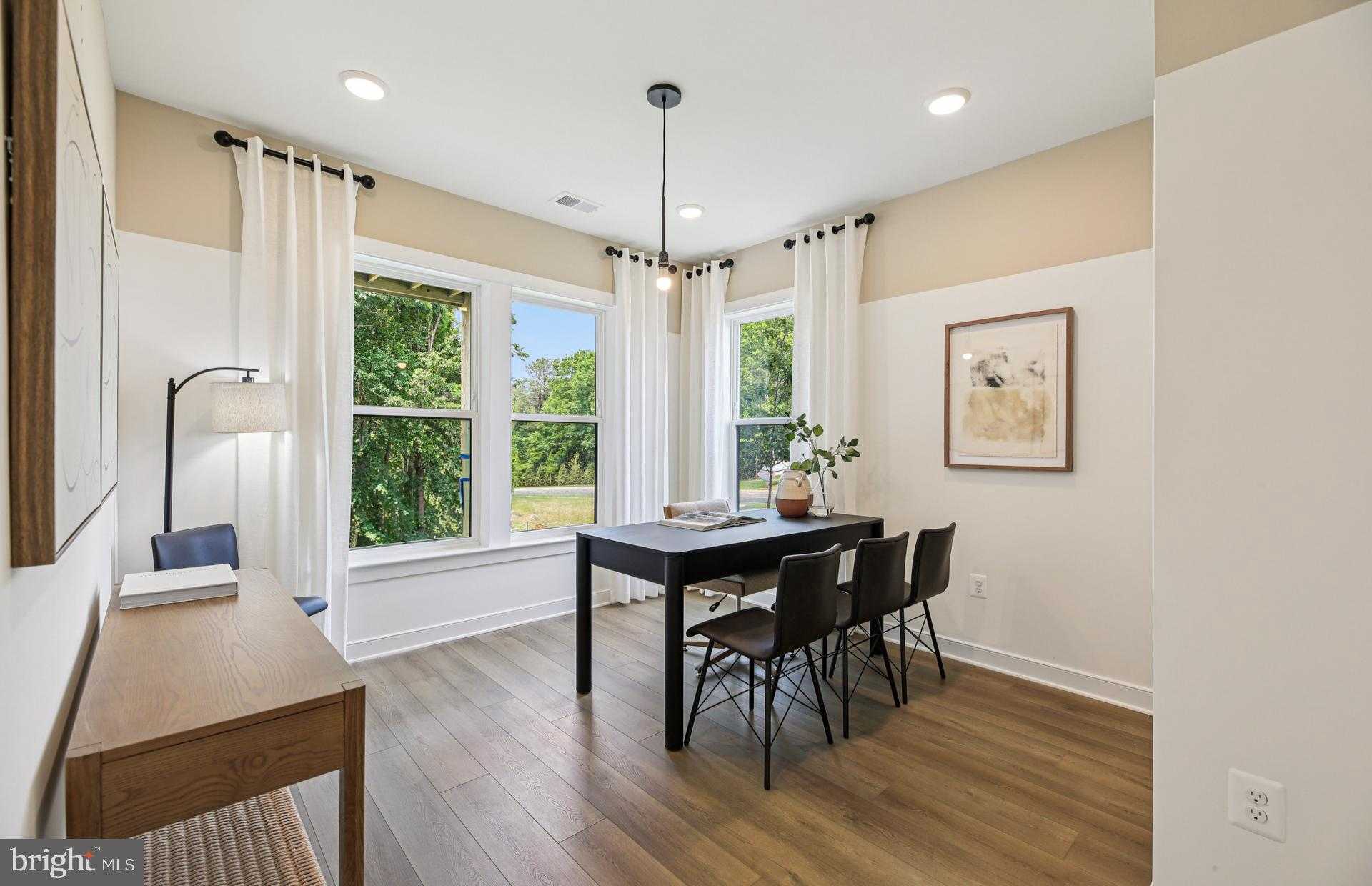 1102 Crested Wood Dr photo 18