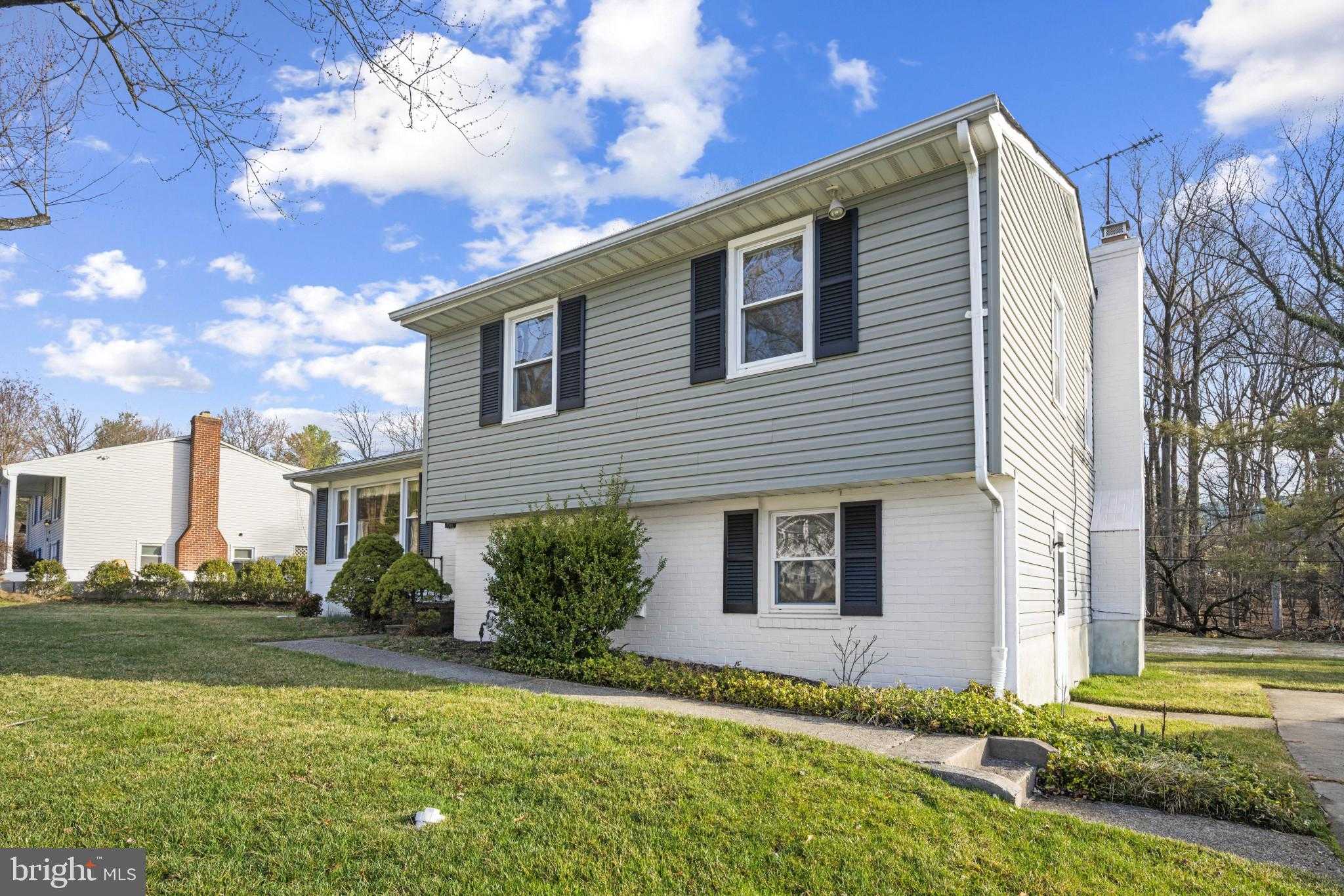 8723 Valleyfield Rd photo 2