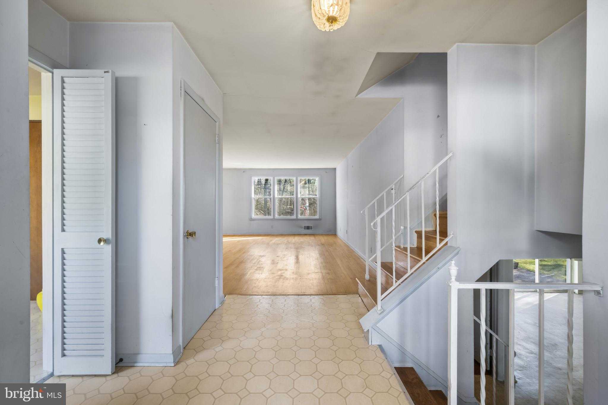 8723 Valleyfield Rd photo 4