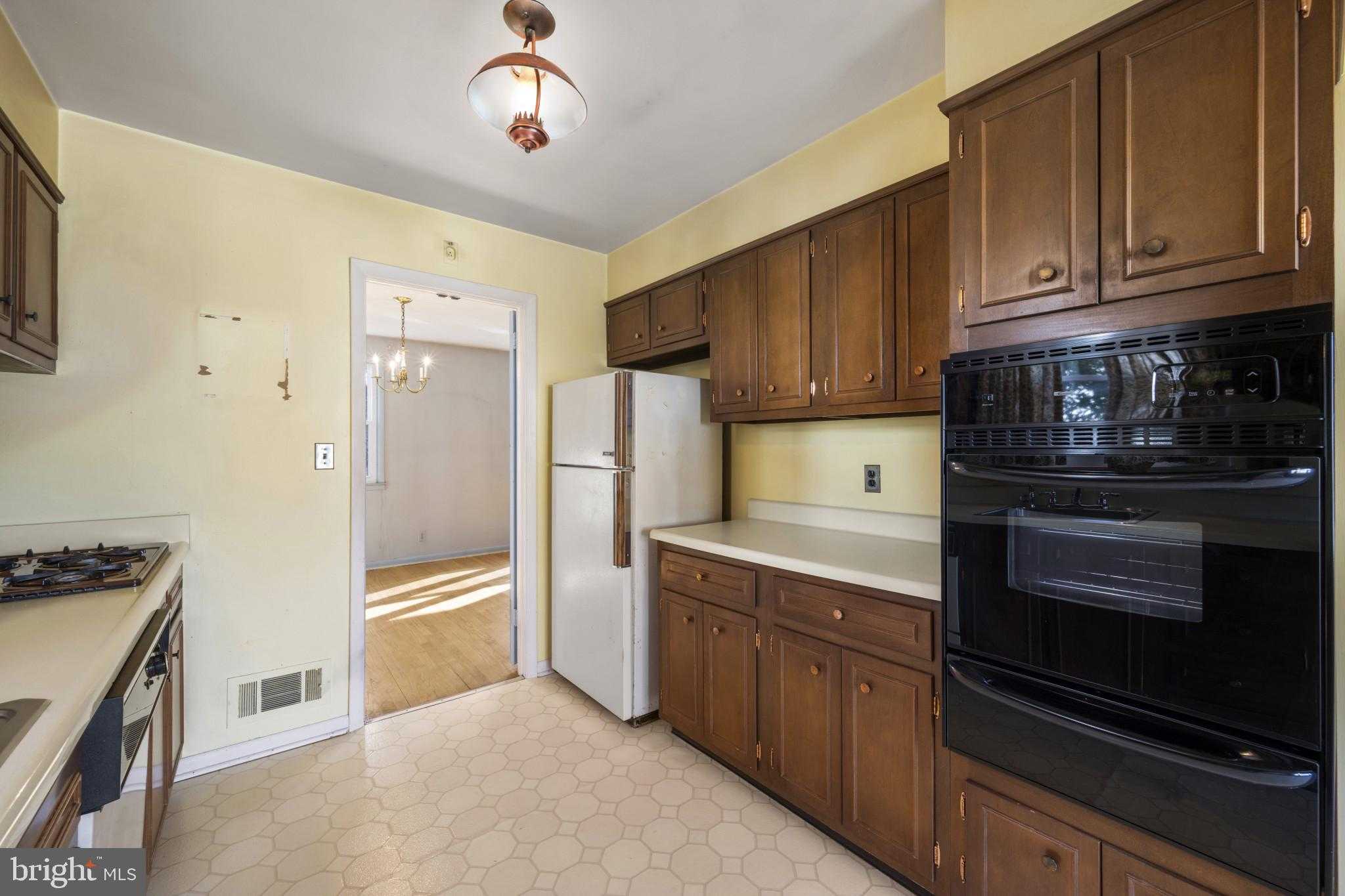 8723 Valleyfield Rd photo 7