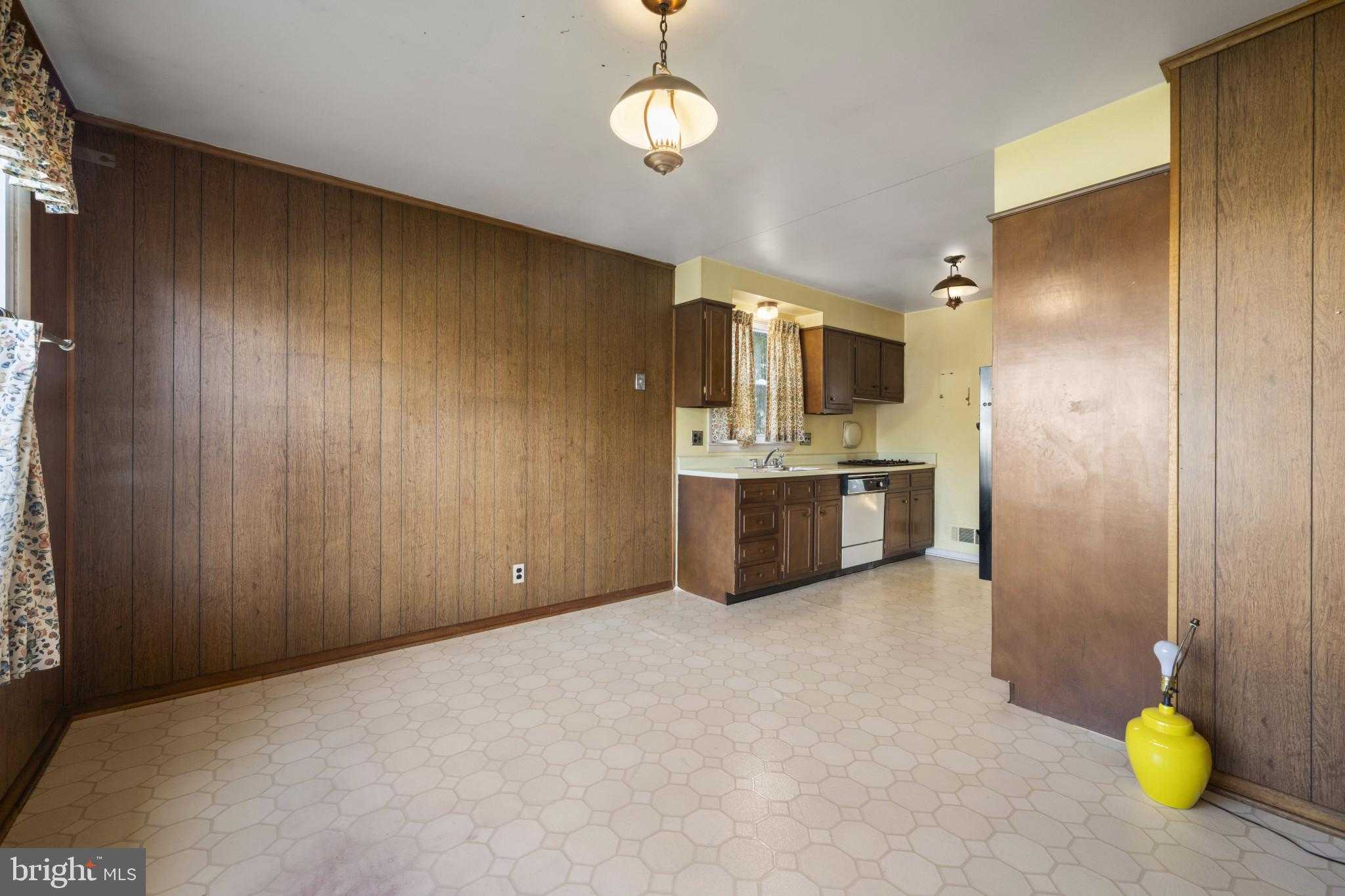 8723 Valleyfield Rd photo 9