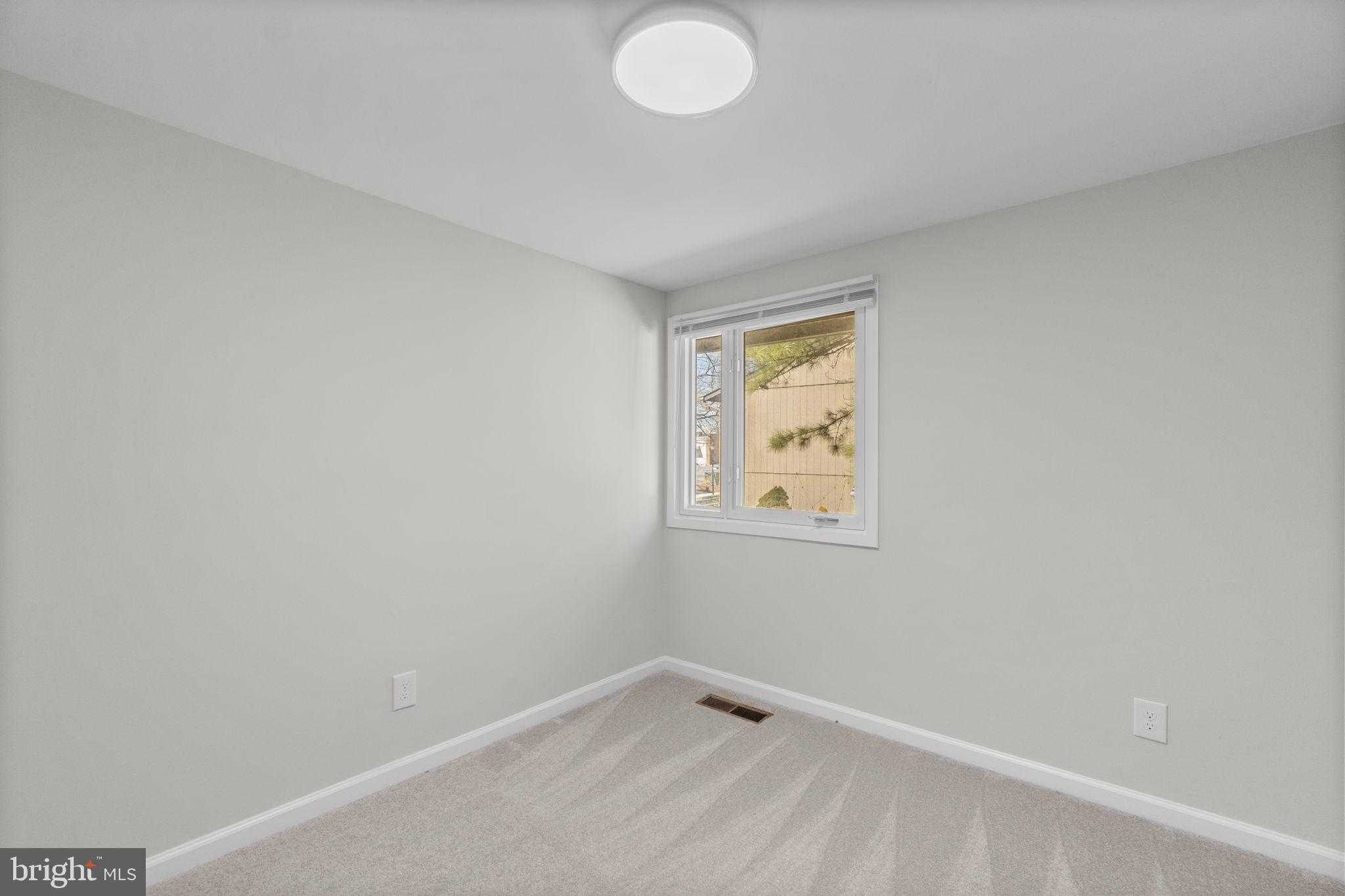 392 West CT photo 31