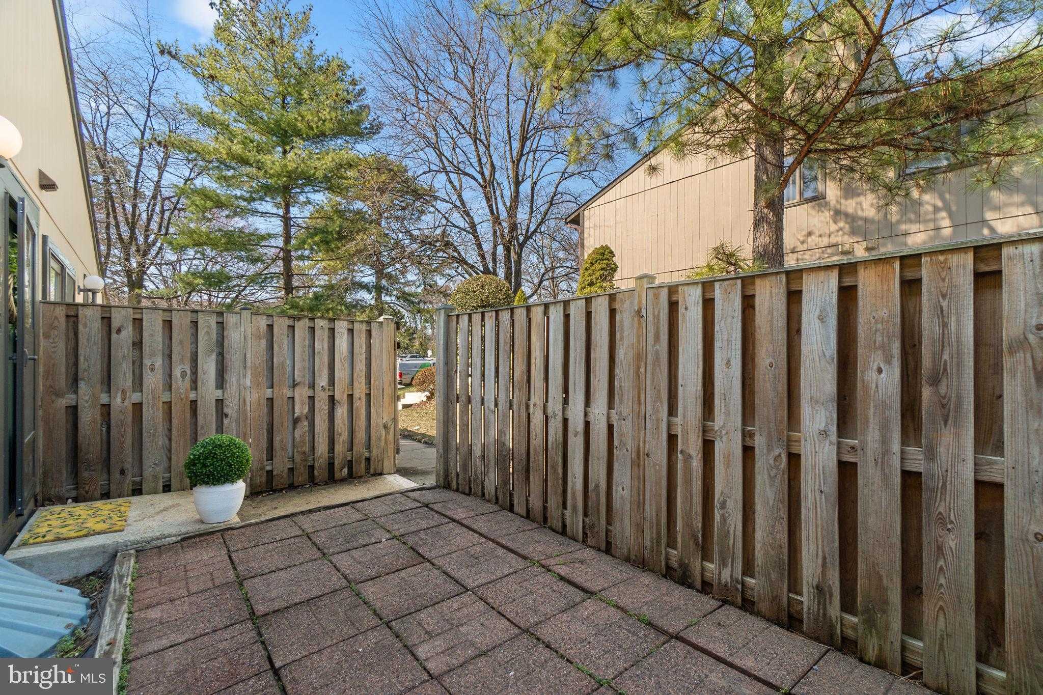 392 West CT photo 45