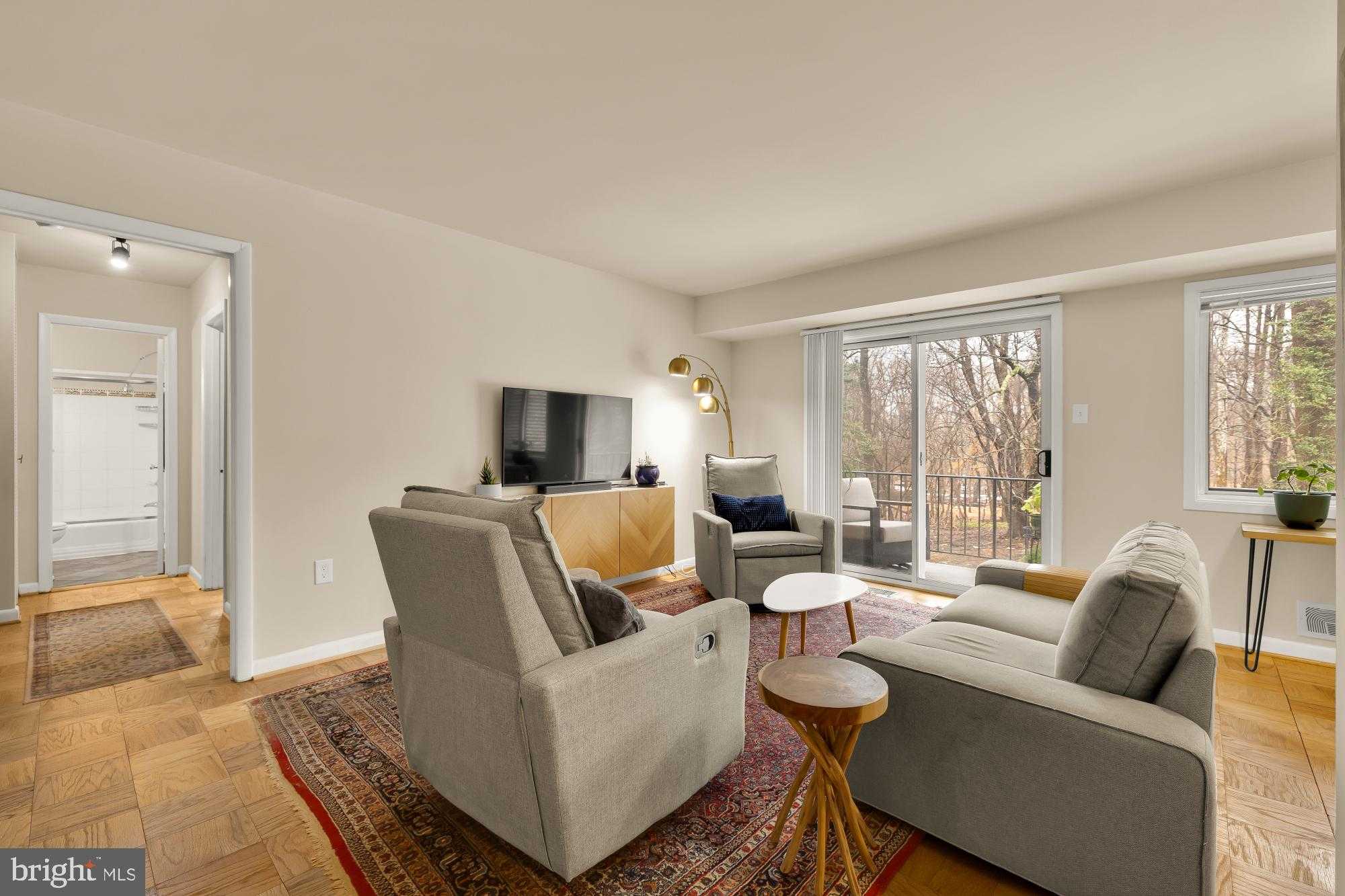 10661 Weymouth St photo 4