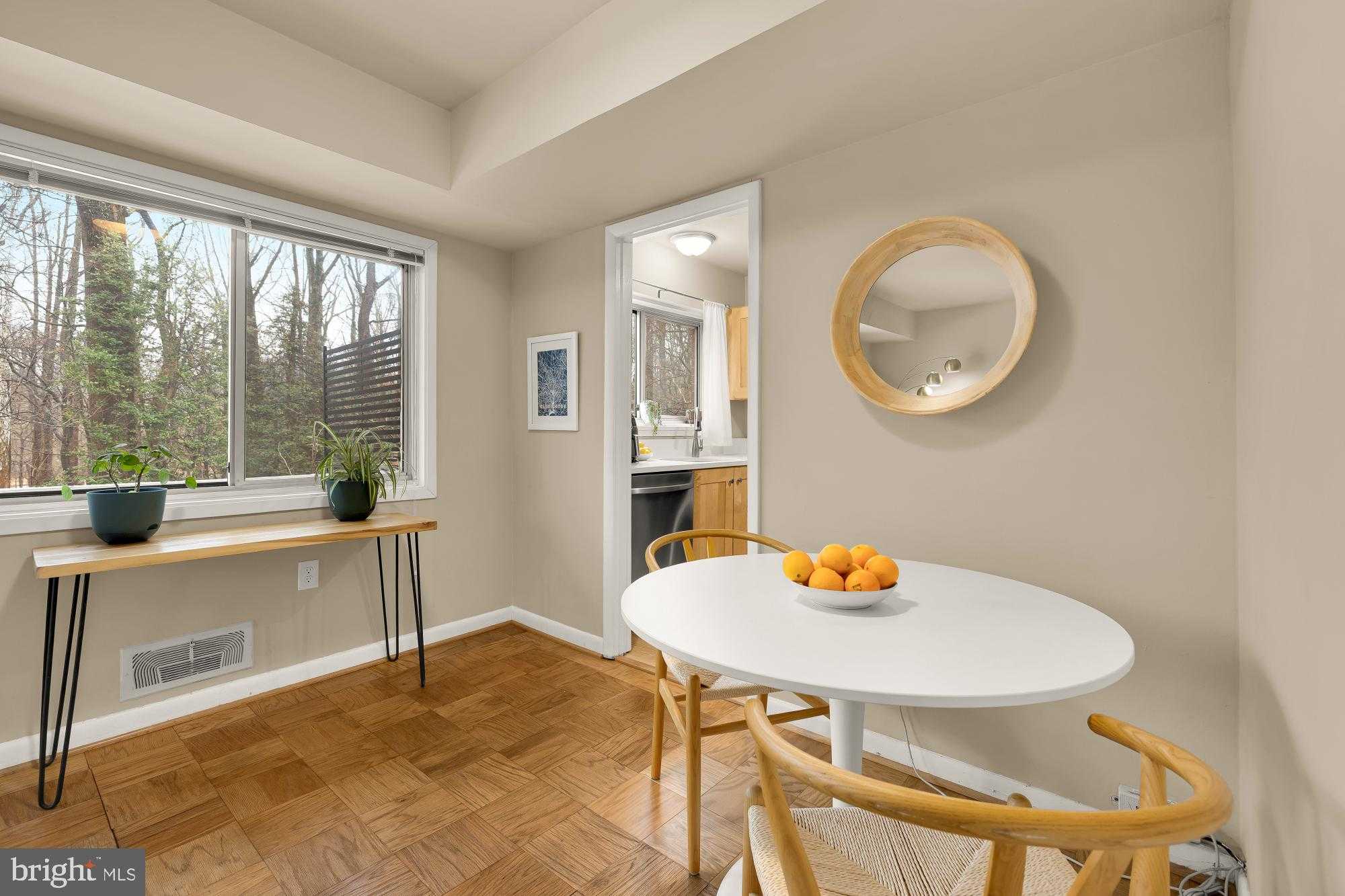 10661 Weymouth St photo 5