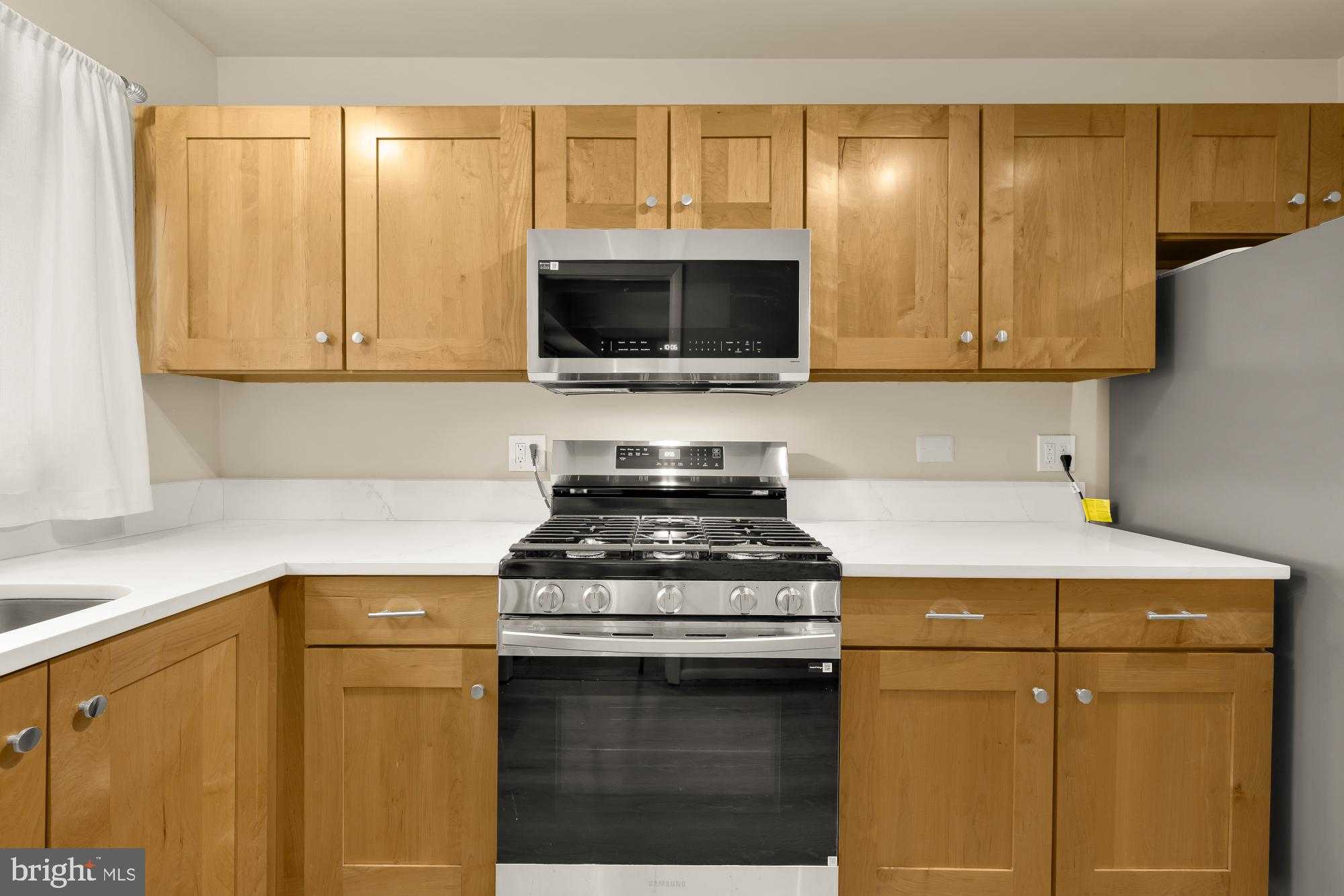 10661 Weymouth St photo 8