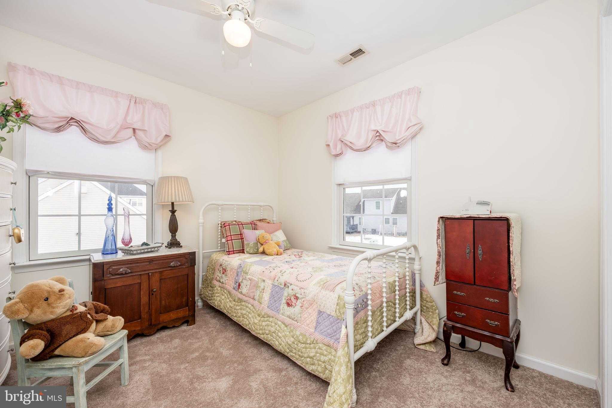 633 E Main St photo 32