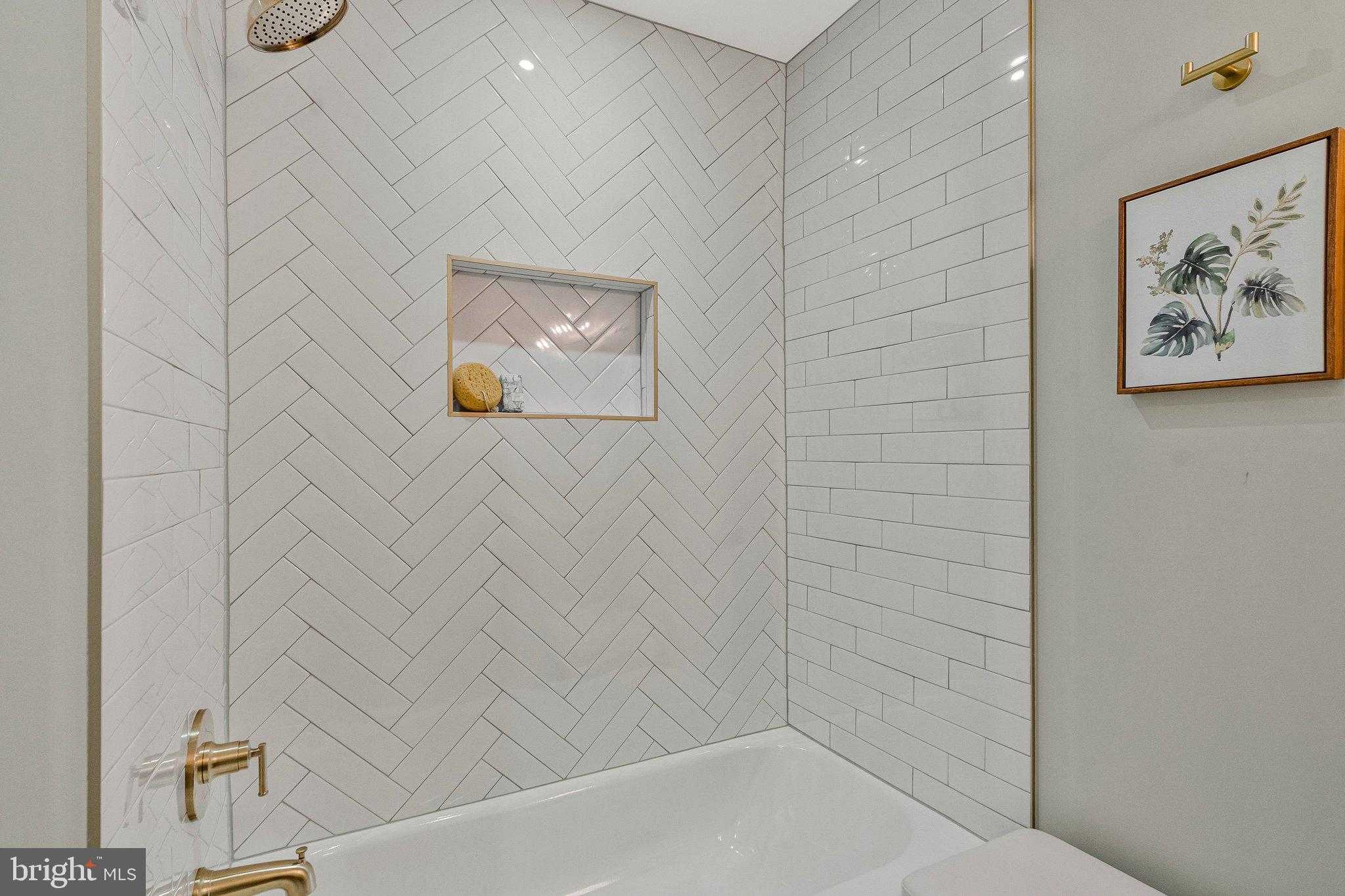 656 Stuart CT photo 24