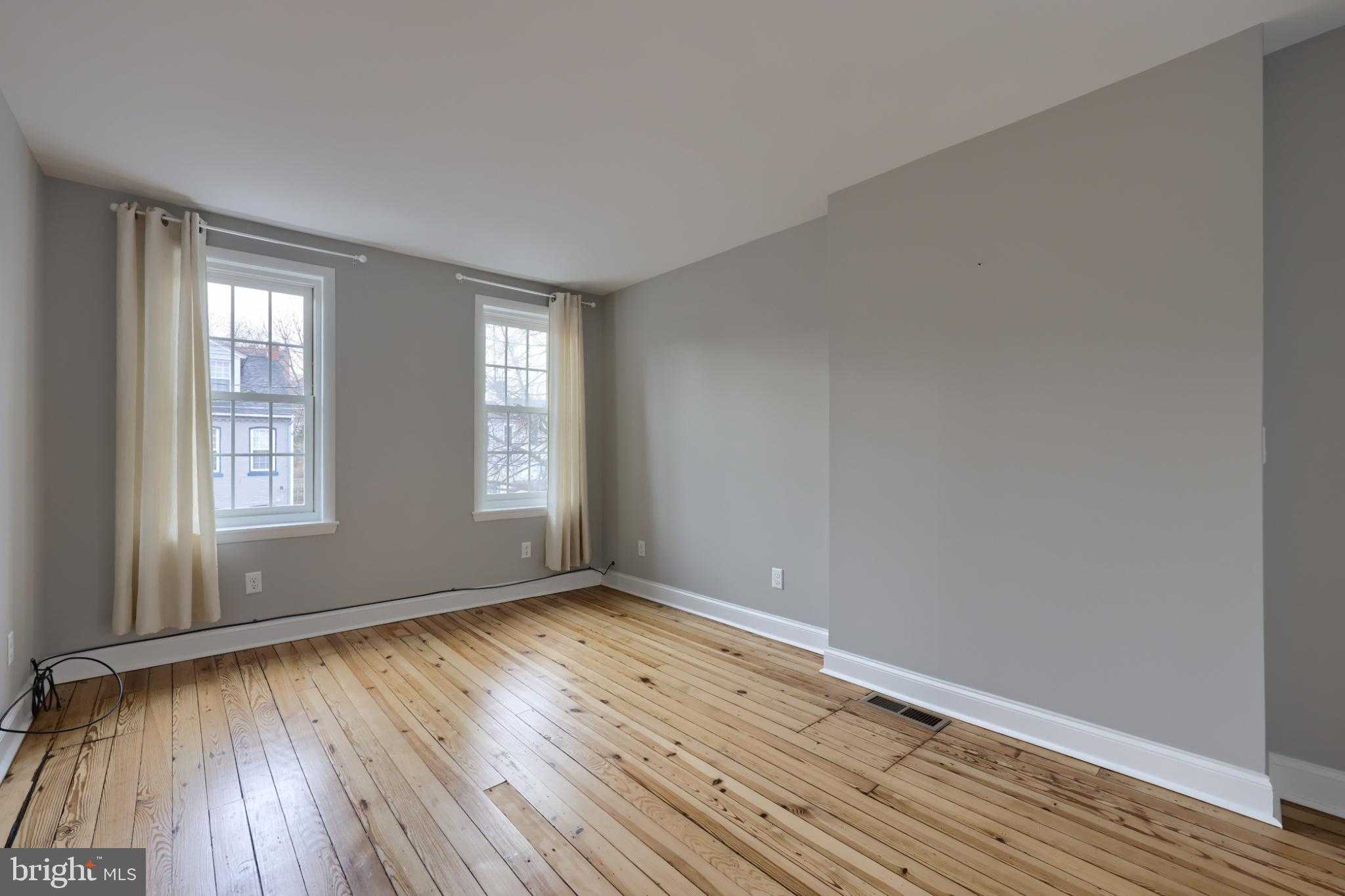 13 E New St photo 32