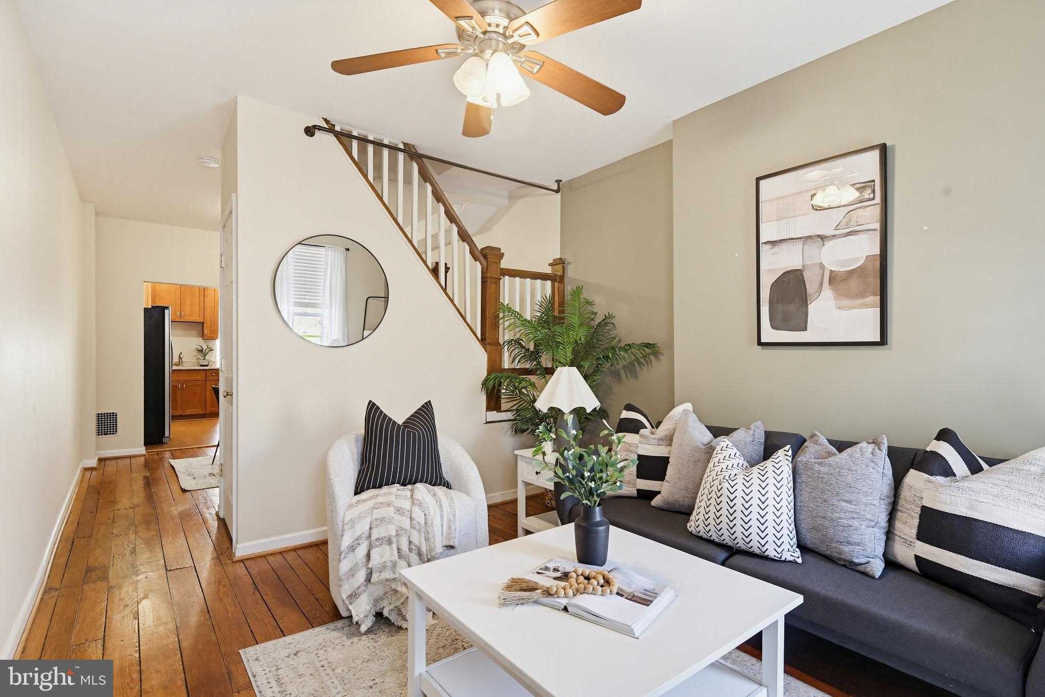 139 E Randall St photo 5