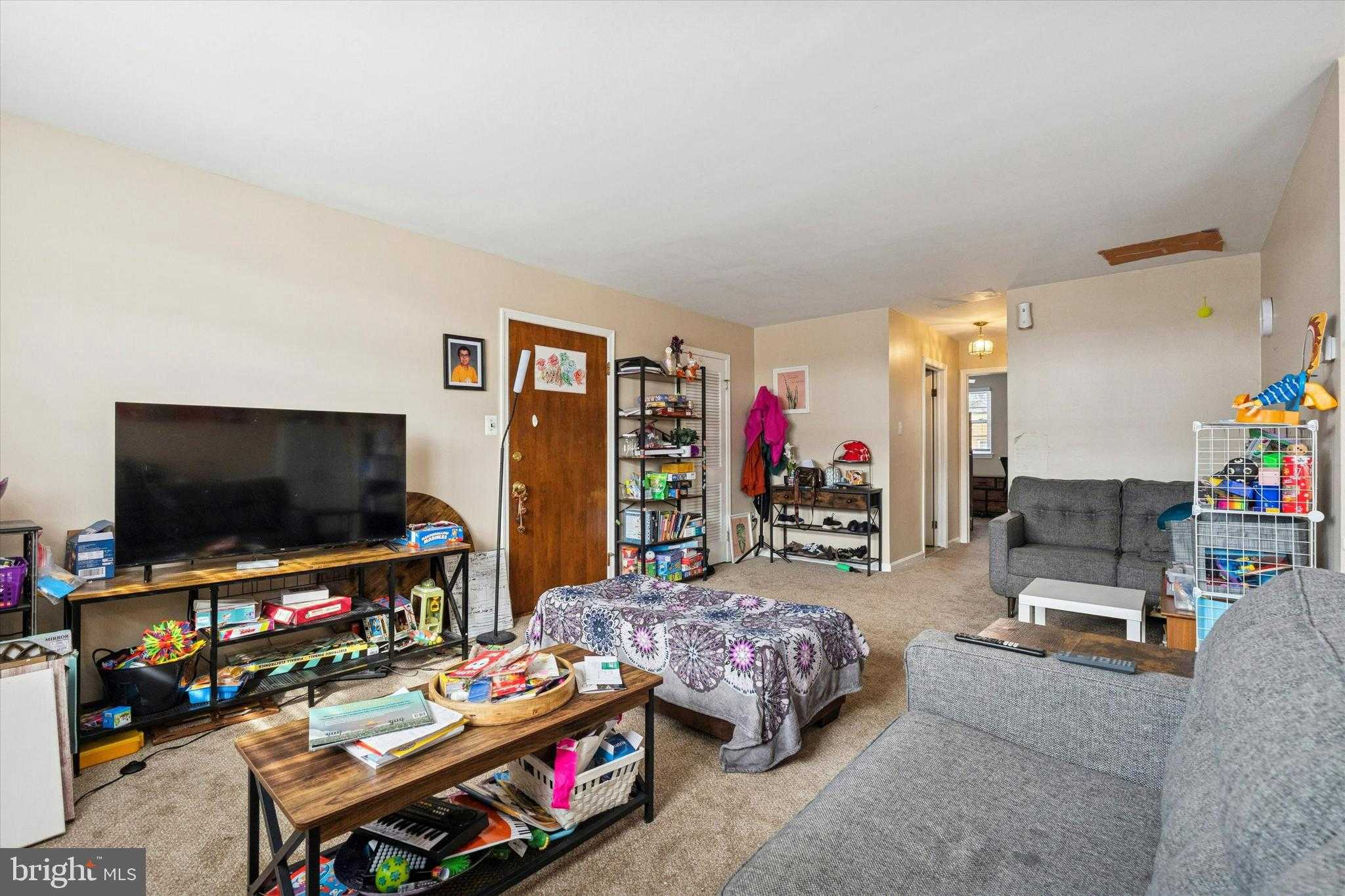 61 Llanfair Rd Unit A4 photo 2