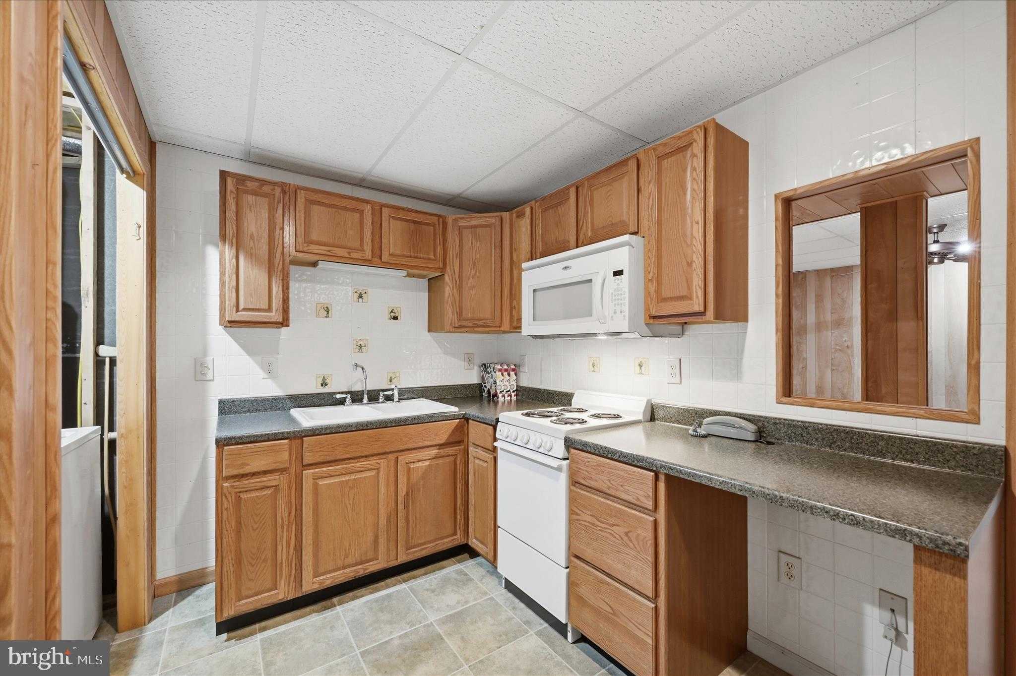 238 Comstock Dr photo 35