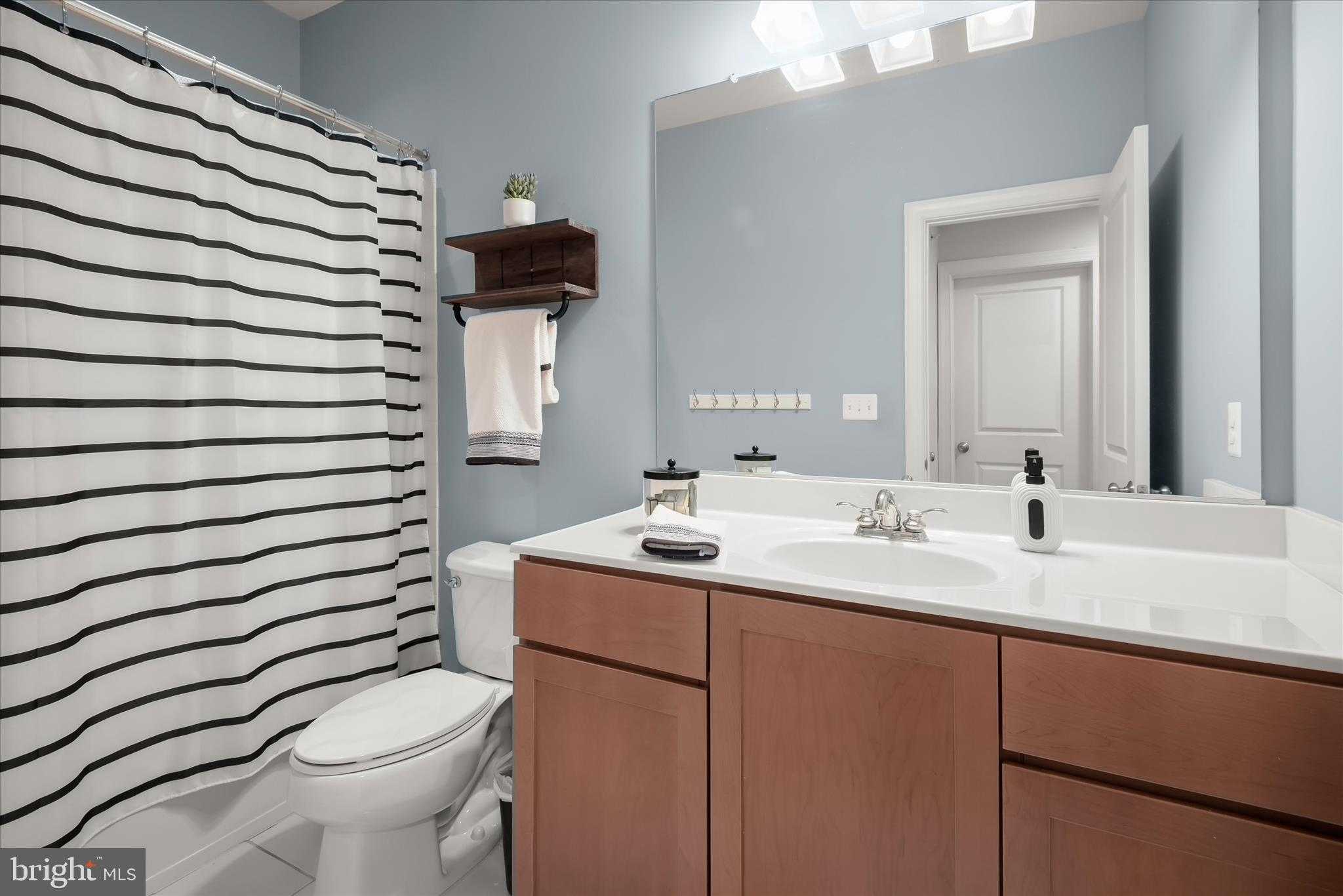 8820 Gunston St photo 33