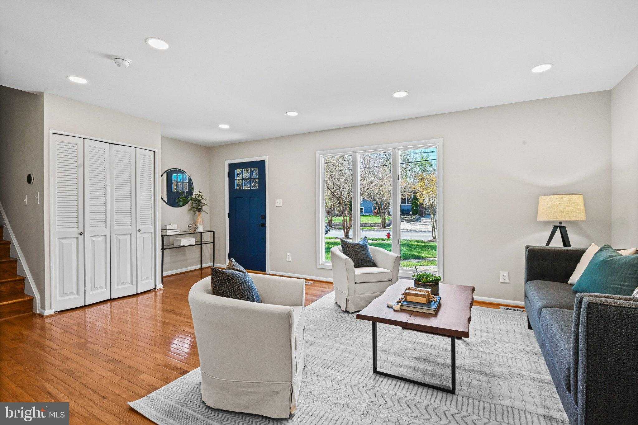 704 Alabama Dr photo 3