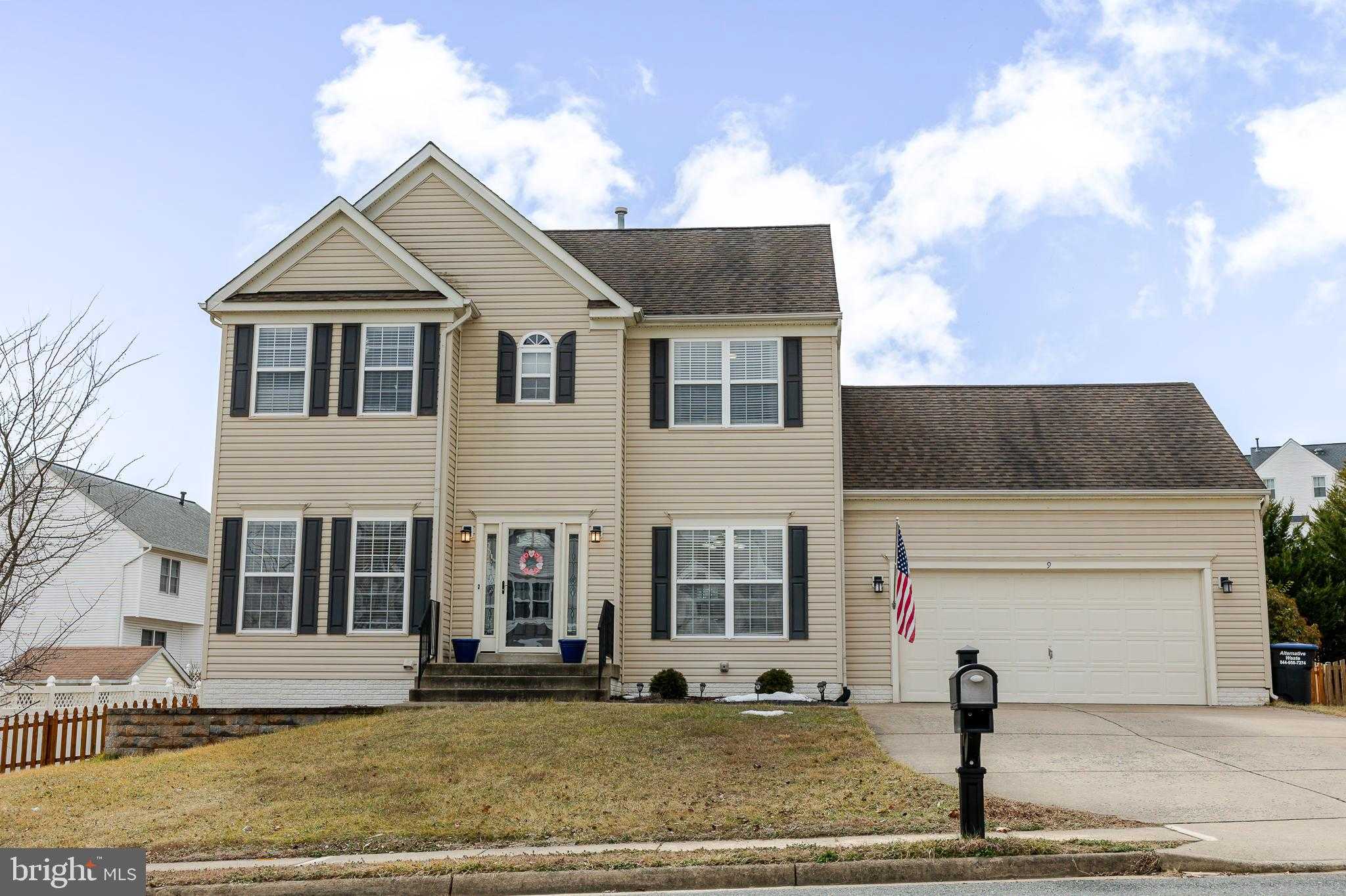 9 Wheelwright Ln photo 2