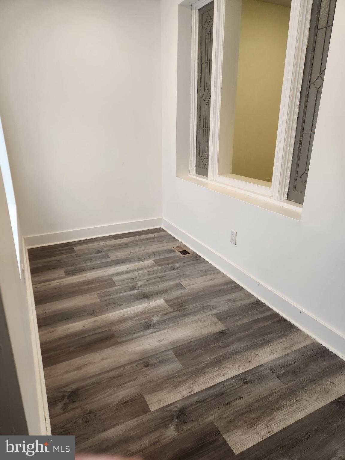 427 W Shunk St photo 9