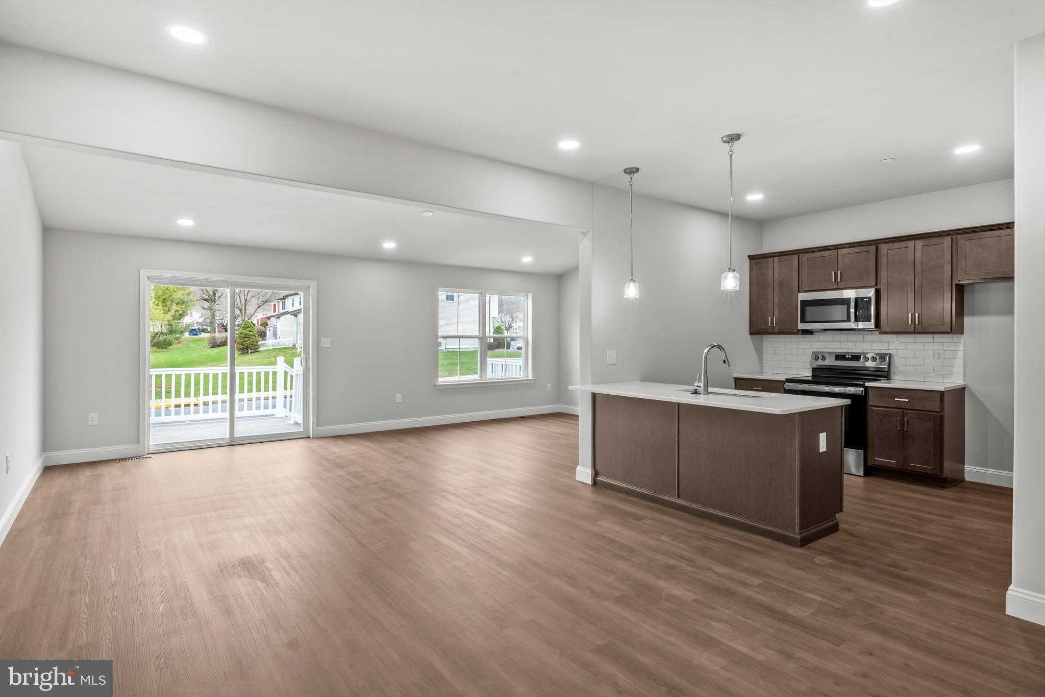 223 Lucille Way photo 4