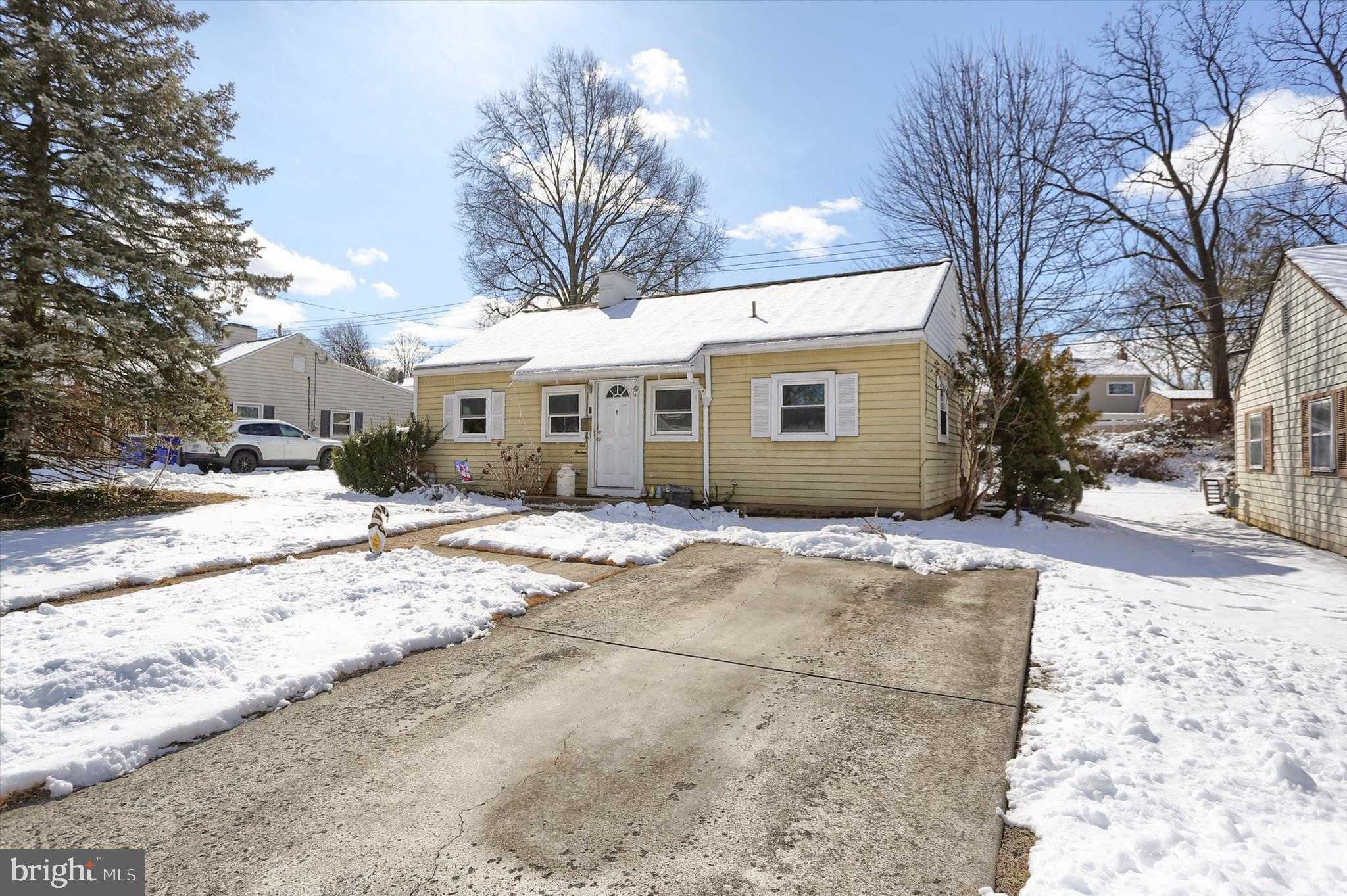 1016 Allen St photo 4