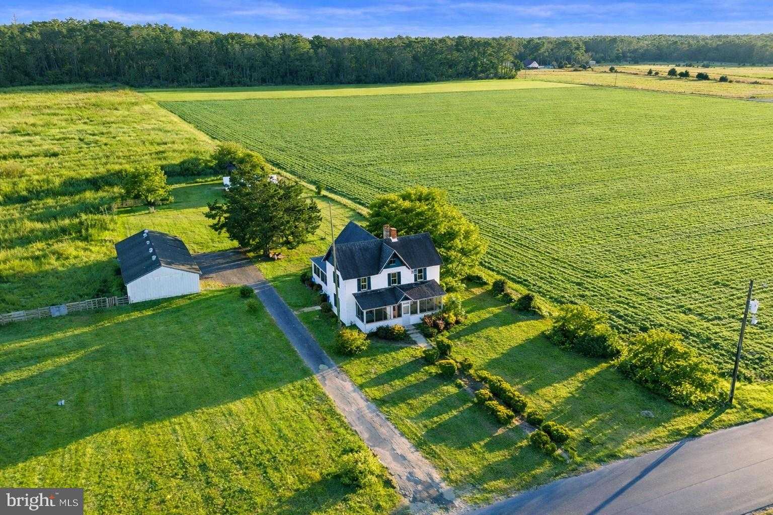 210 Chestnut Tree Rd, Hebron