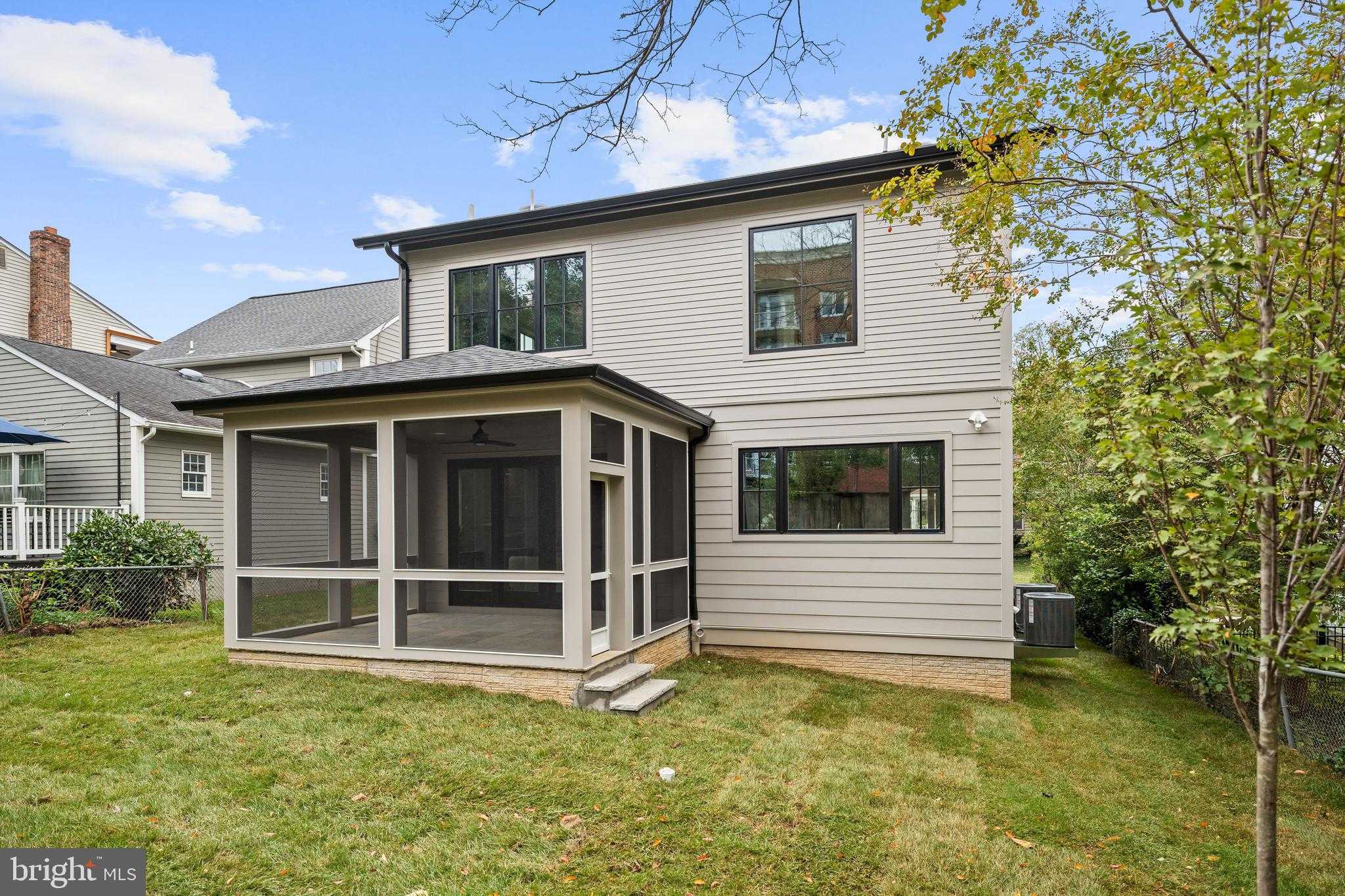 2133 N Oakland St photo 42