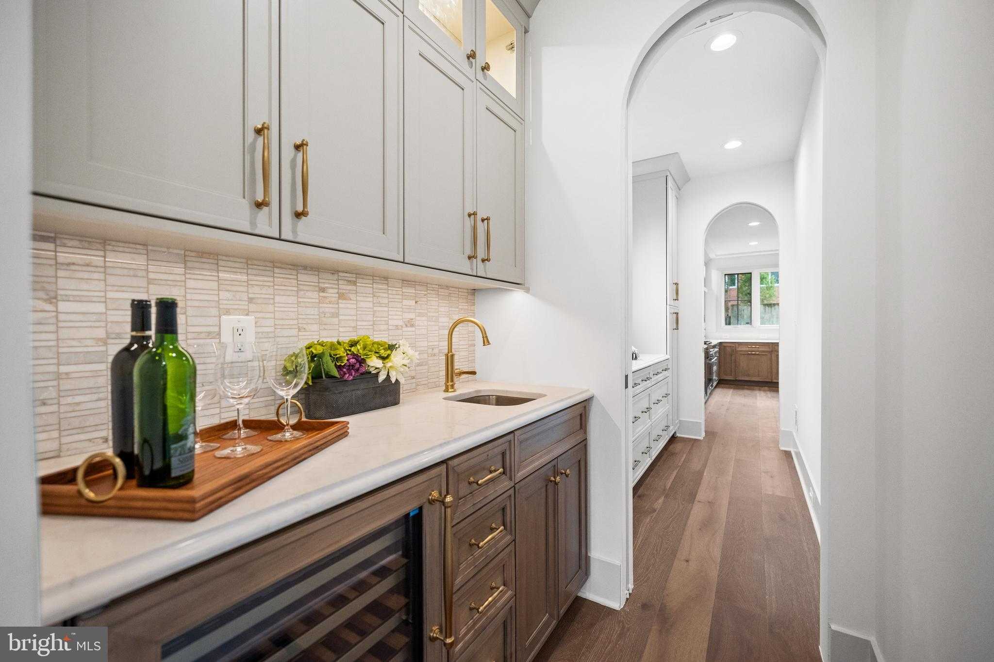 2133 N Oakland St photo 6