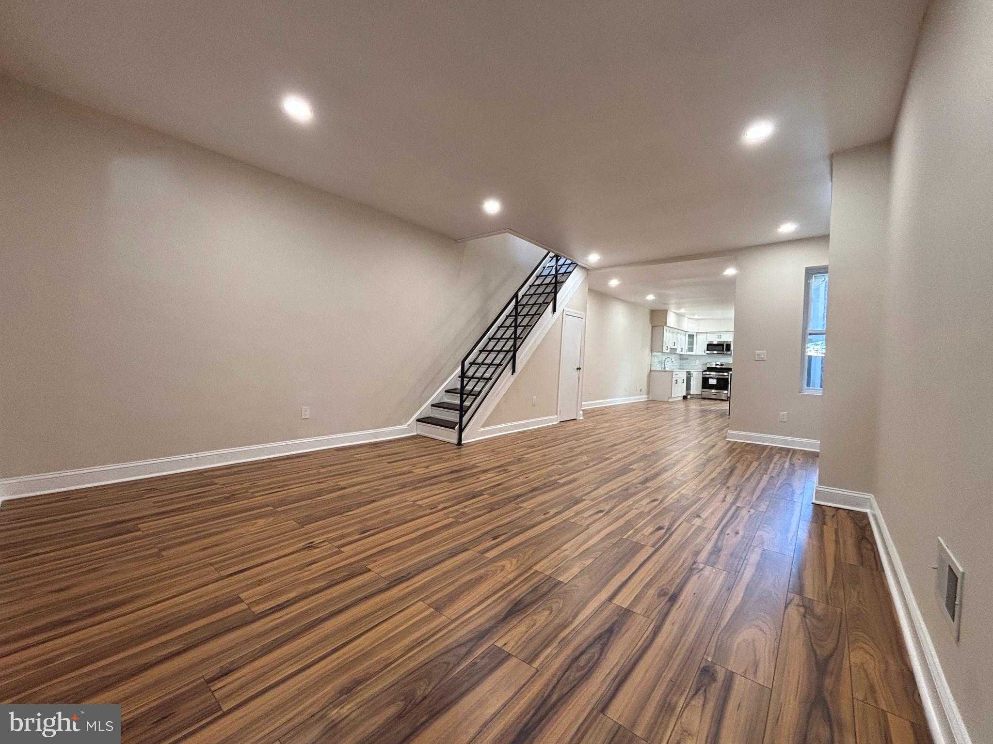 5650 Whitby Ave photo 2