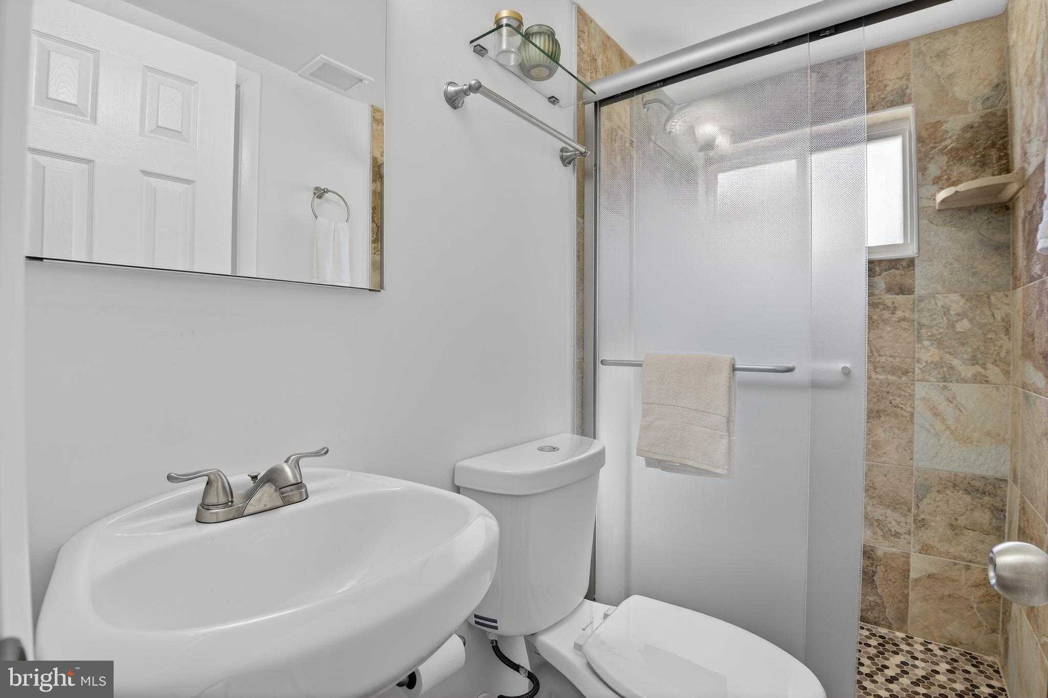 11004 Oakwood St photo 28