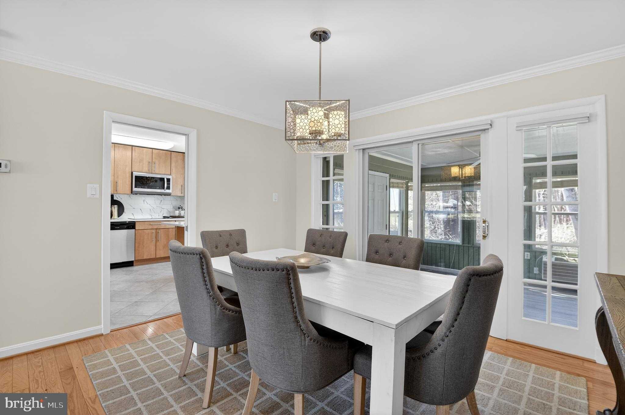 11004 Oakwood St photo 9