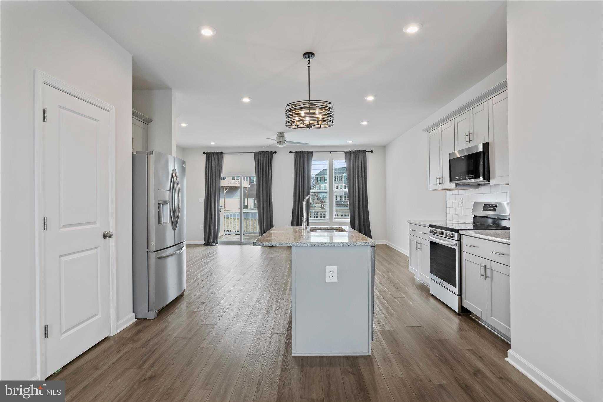 135 Presidents Pointe Ave photo 17