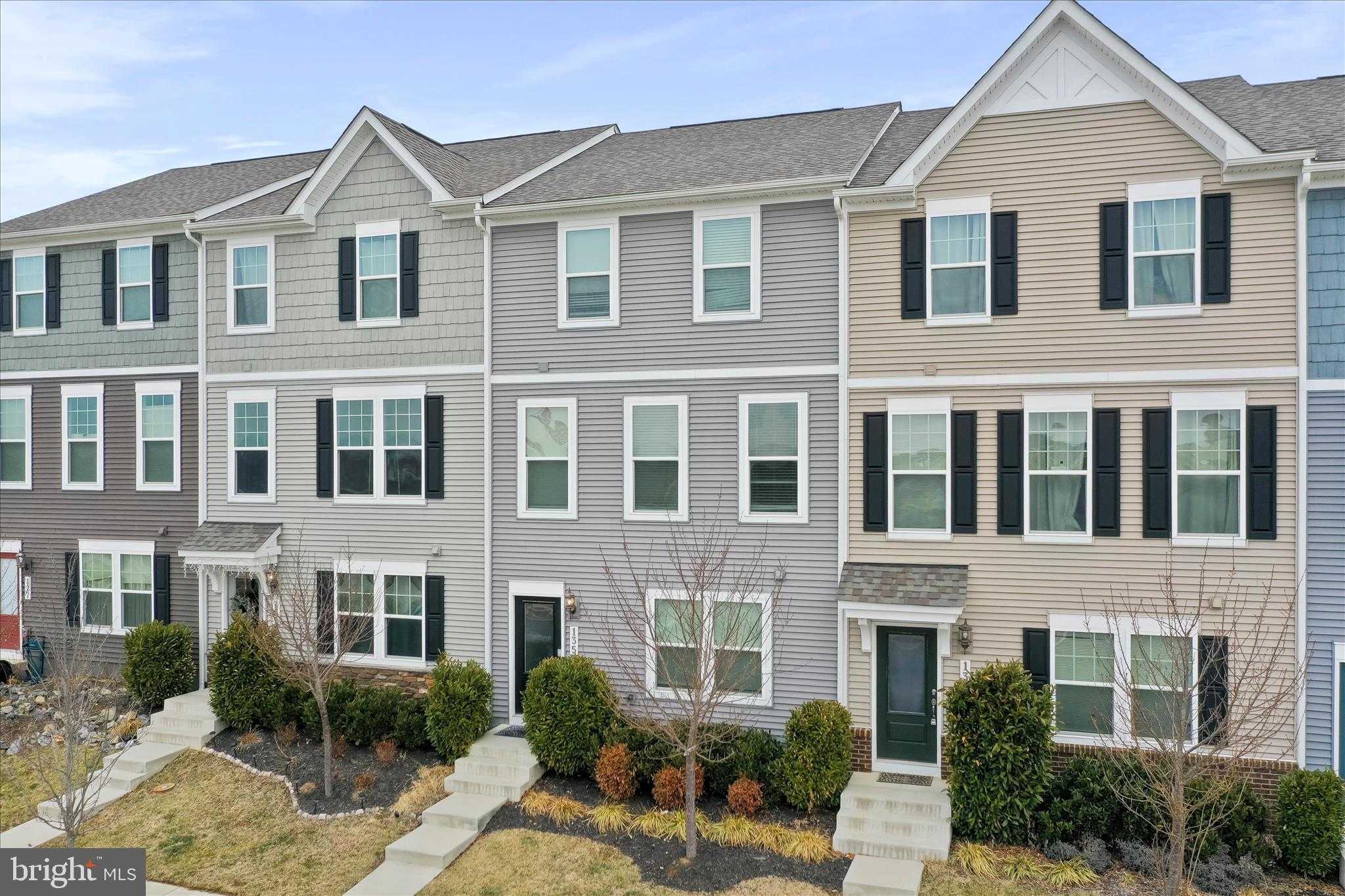 135 Presidents Pointe Ave photo 3