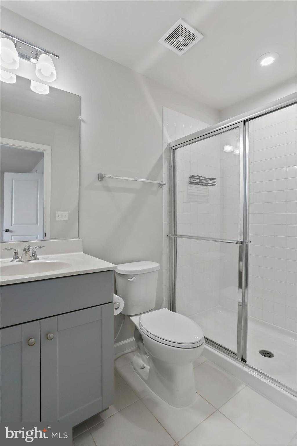 135 Presidents Pointe Ave photo 31