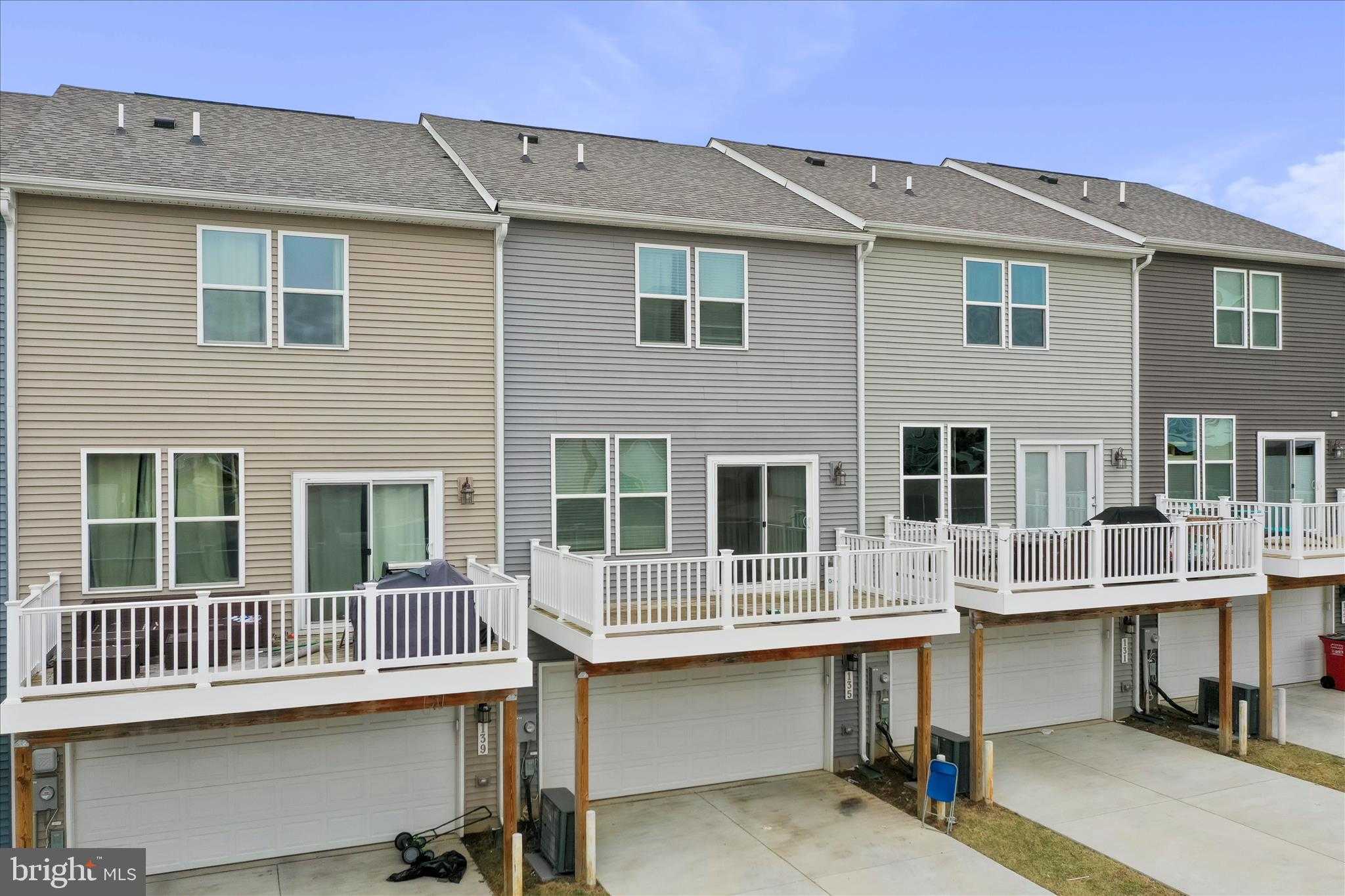 135 Presidents Pointe Ave photo 33