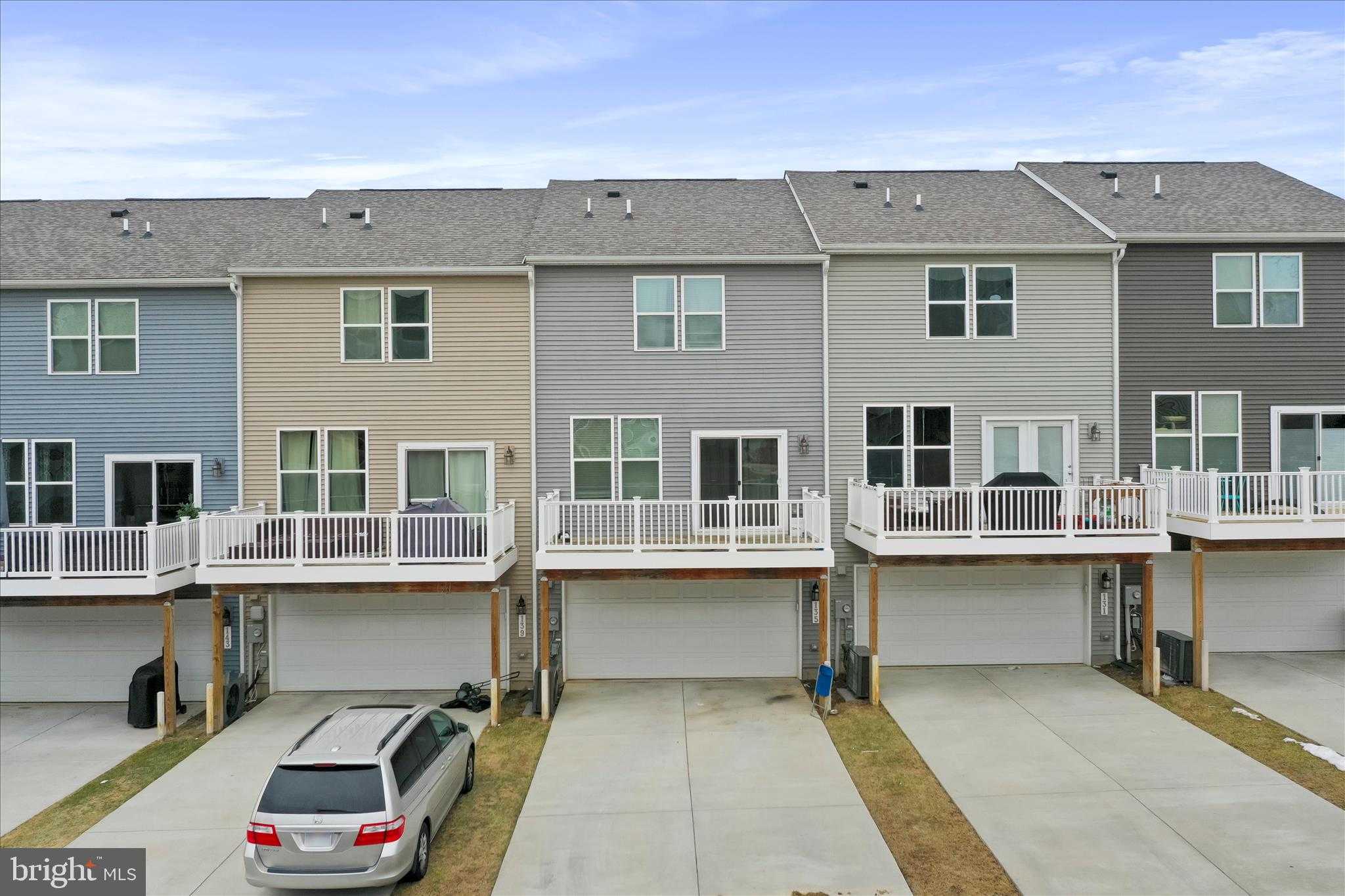 135 Presidents Pointe Ave photo 35