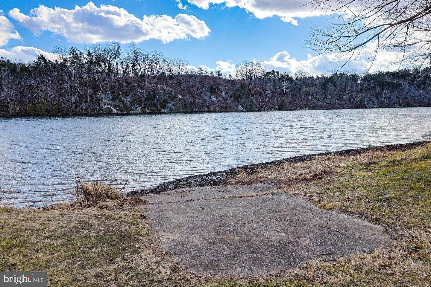 140 Riverbend Dr photo 19