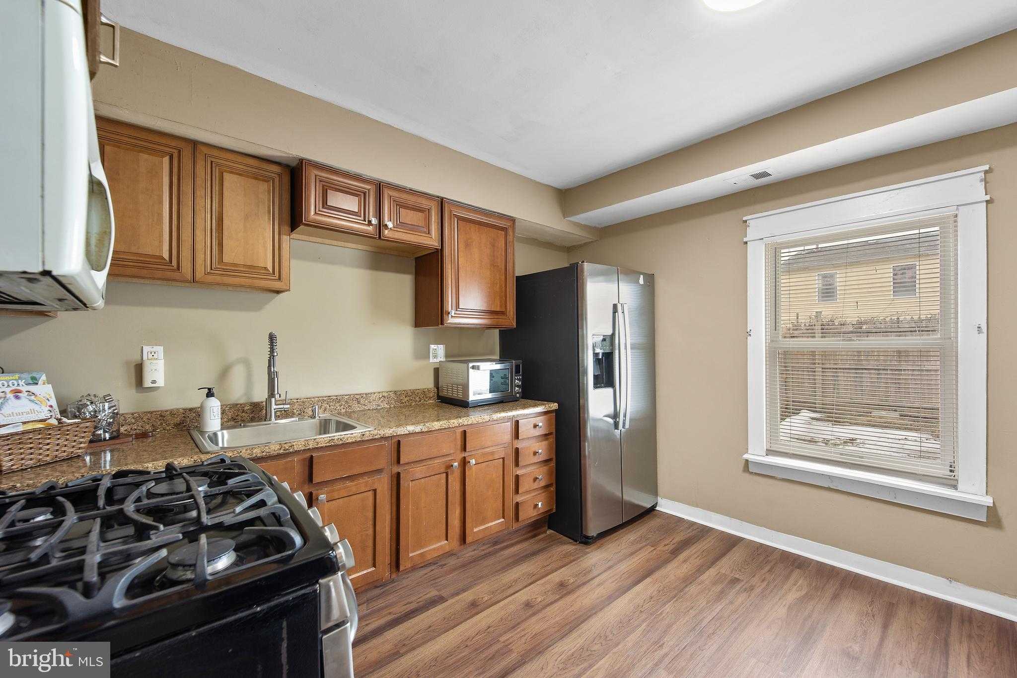 8229 Chelwynde Ave photo 9