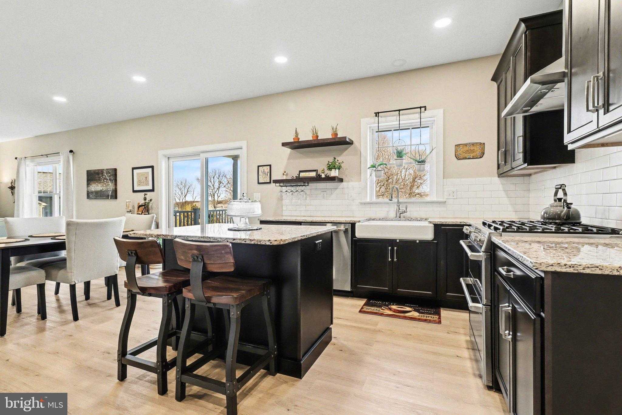 220 Pebble Dr photo 9