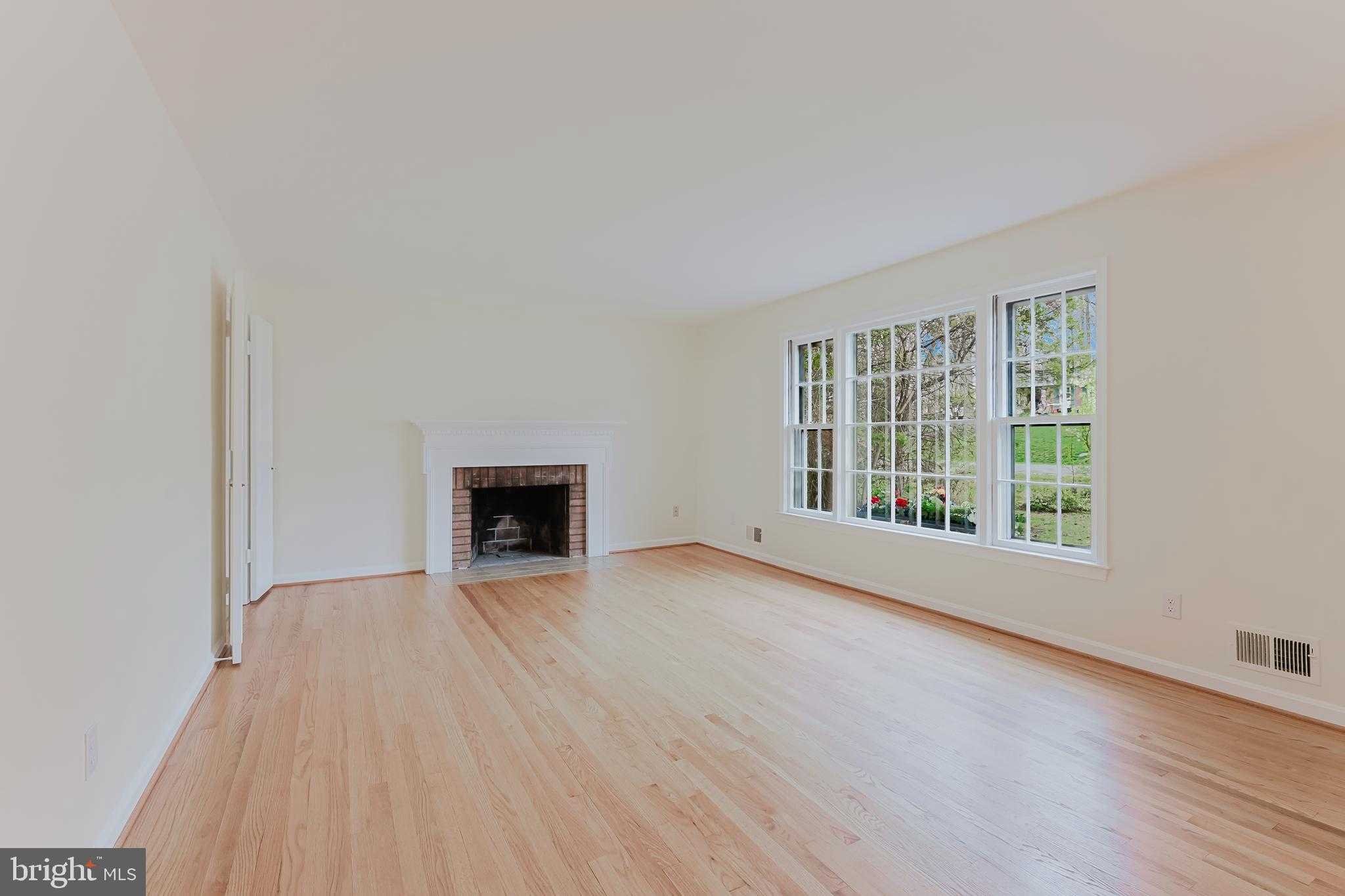 10811 Orchard St photo 8