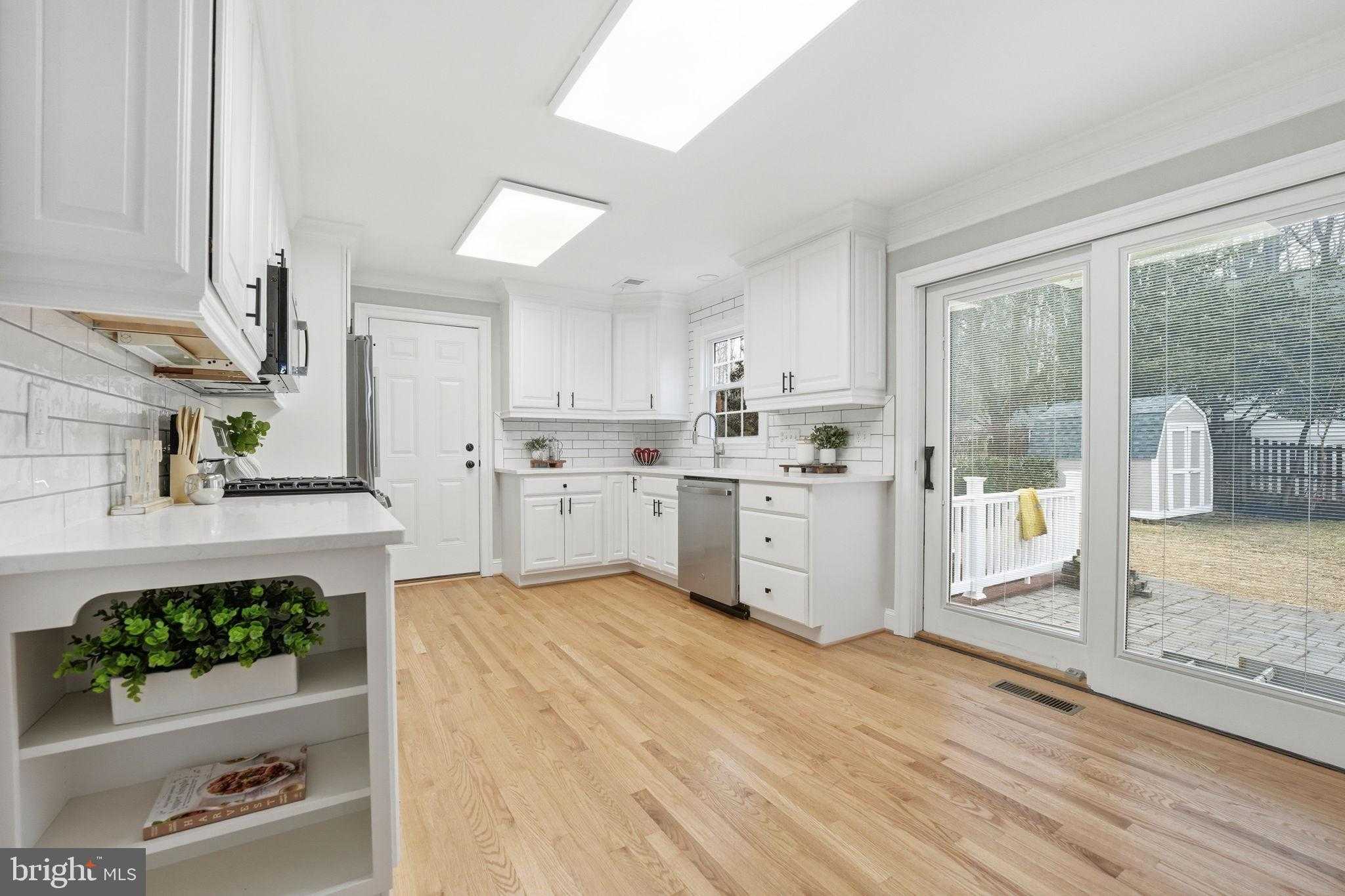 9438 Wallingford Dr photo 9