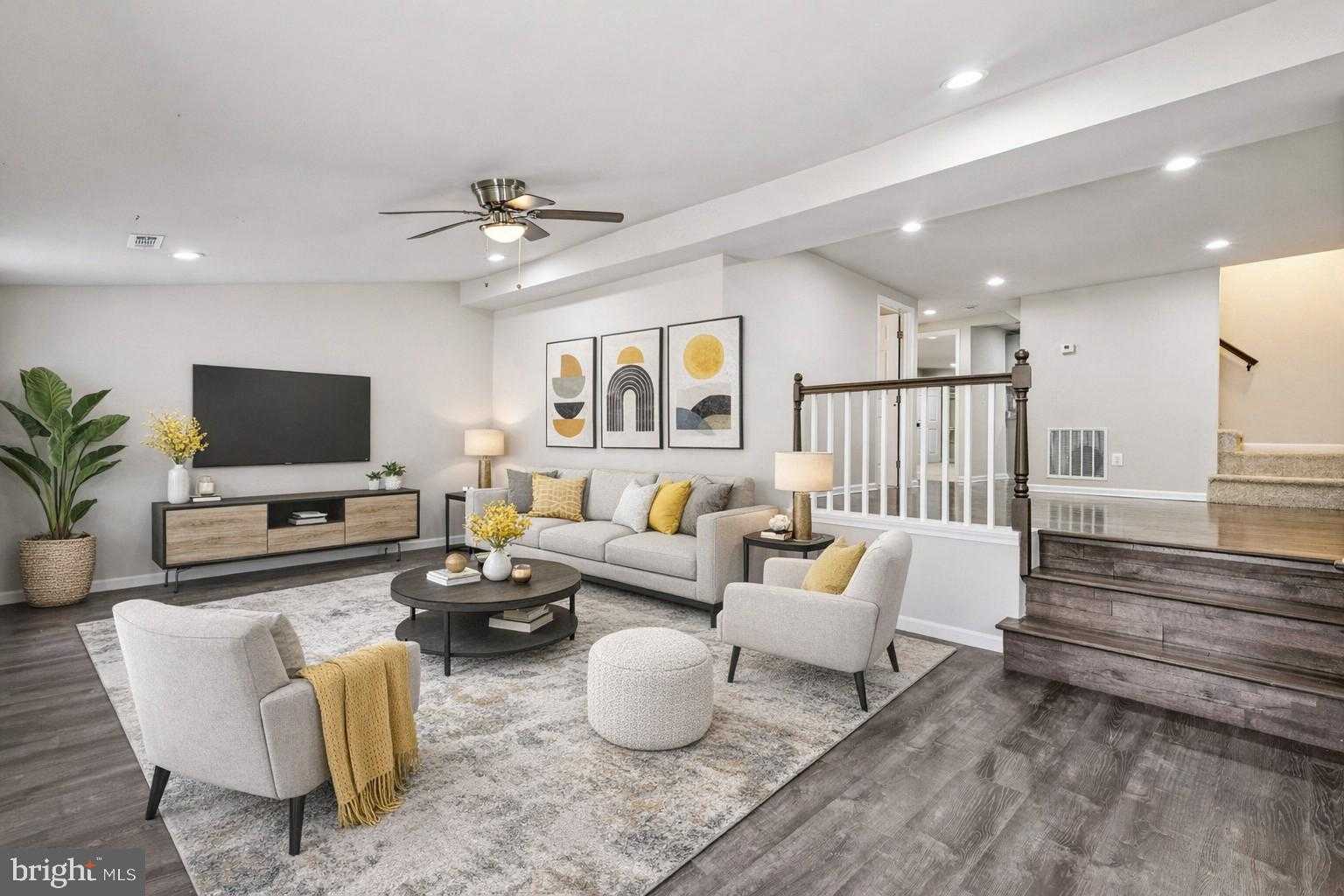 72 Hillcrest Dr photo 2