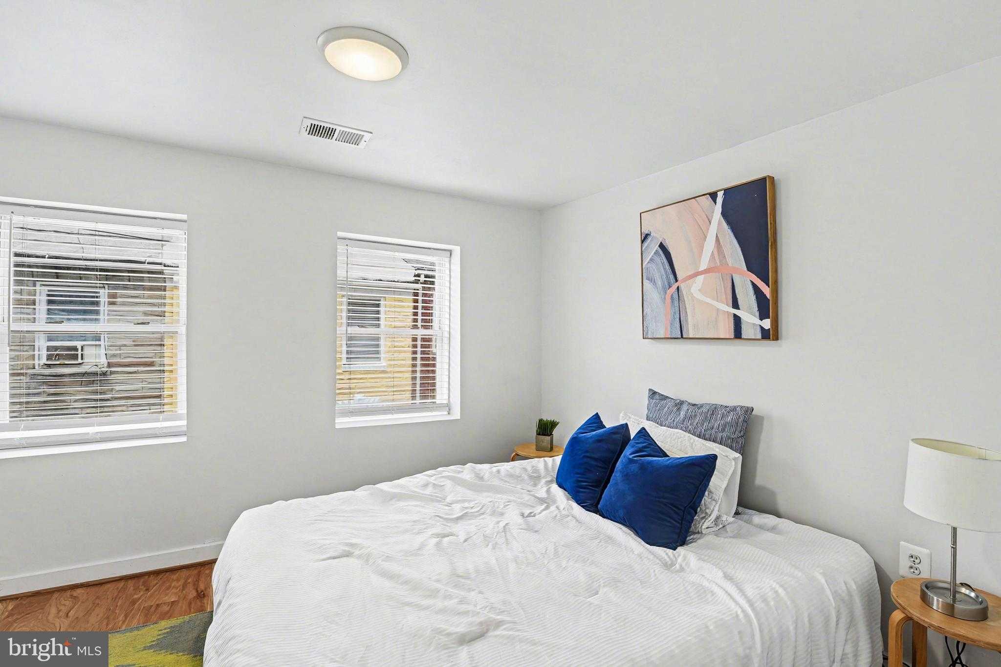 207 S Durham St photo 17