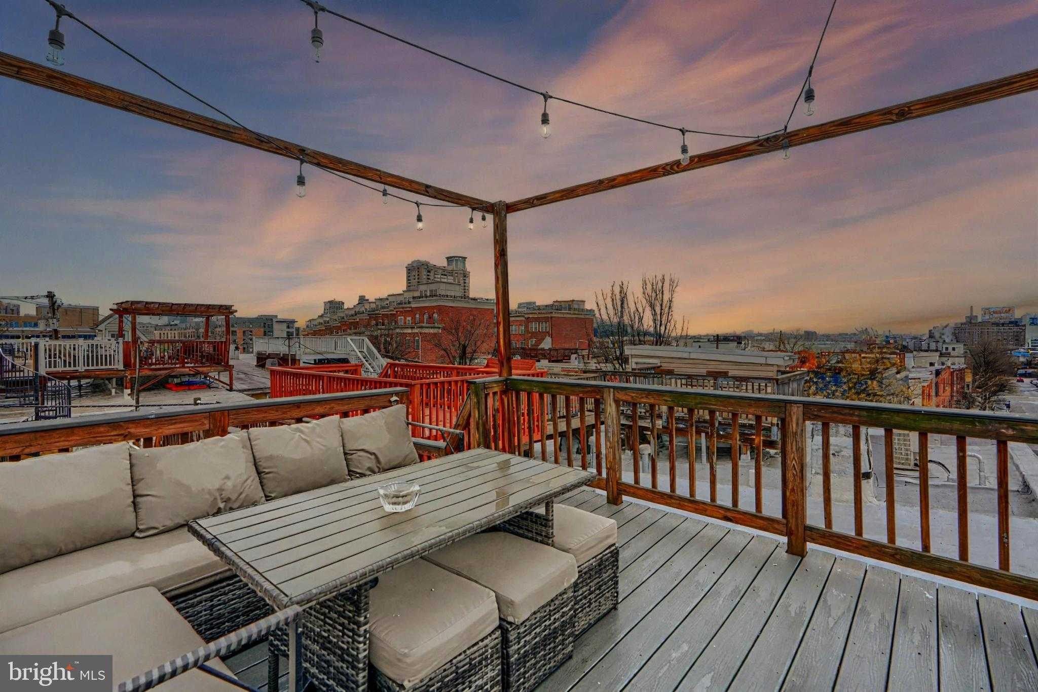 438 E Clement St photo 44