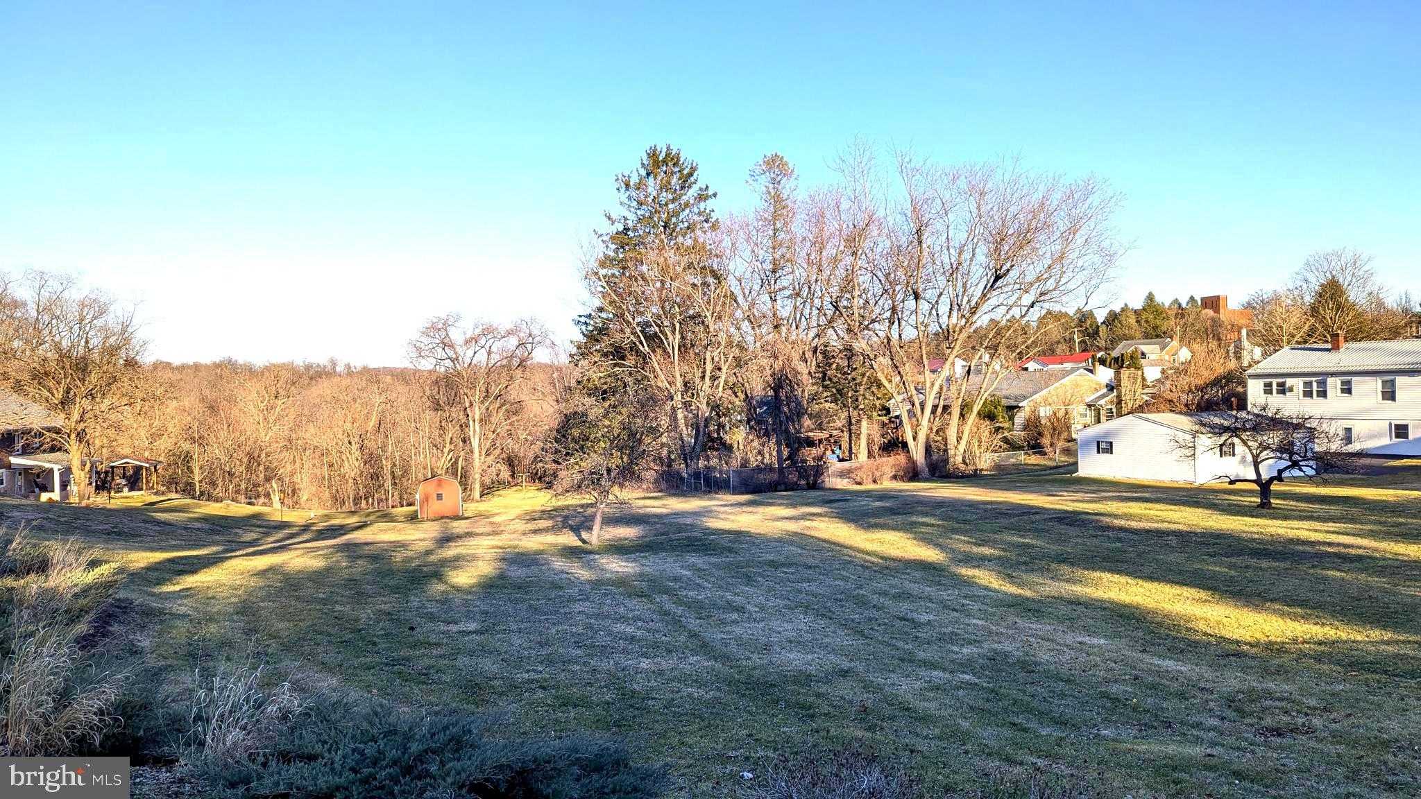 429 Simpson St photo 6