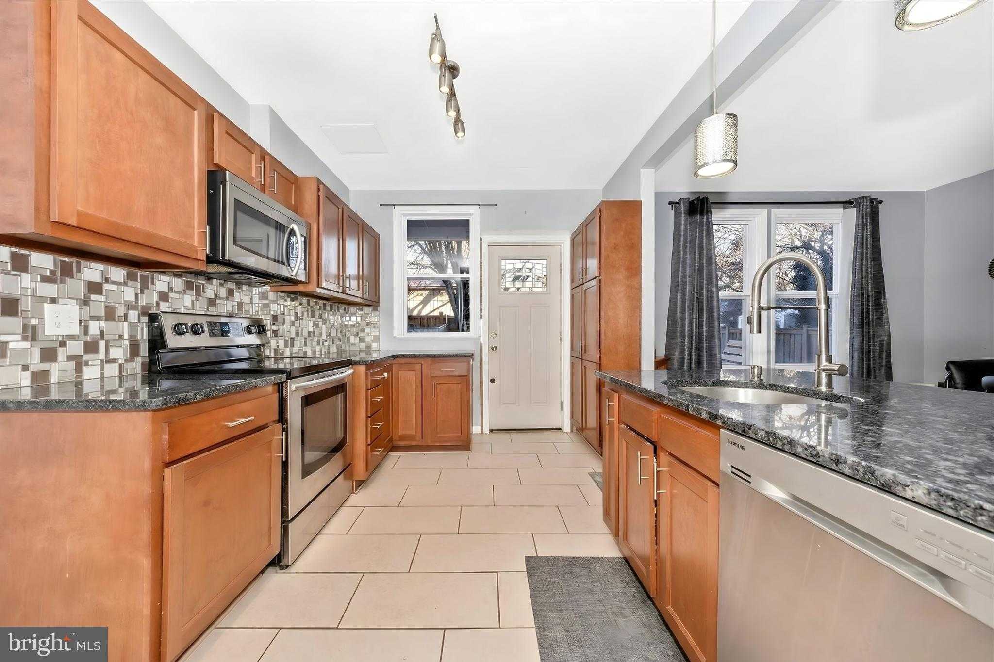 408 Mitchell Ave photo 4