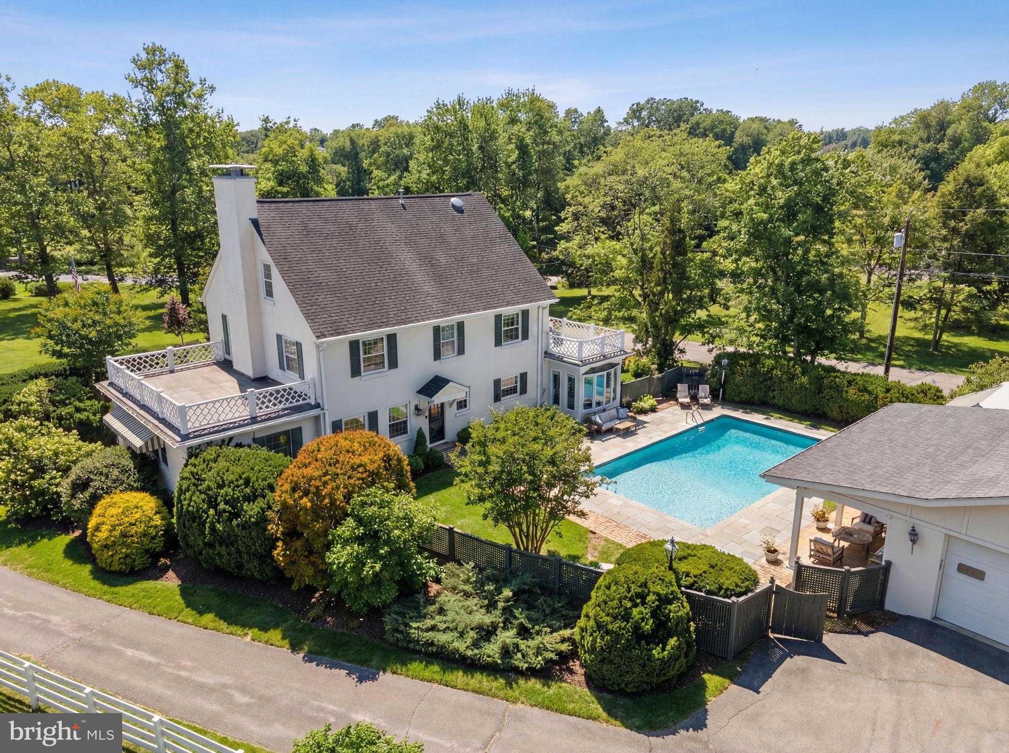 100 Country Club Cir photo 4