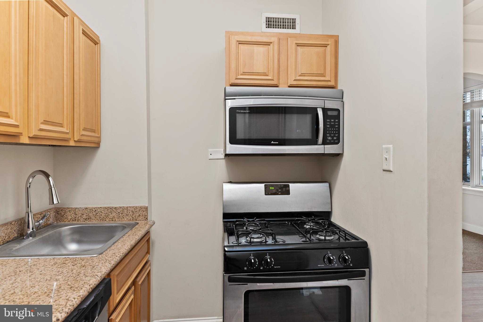 1525 N Front St photo 14