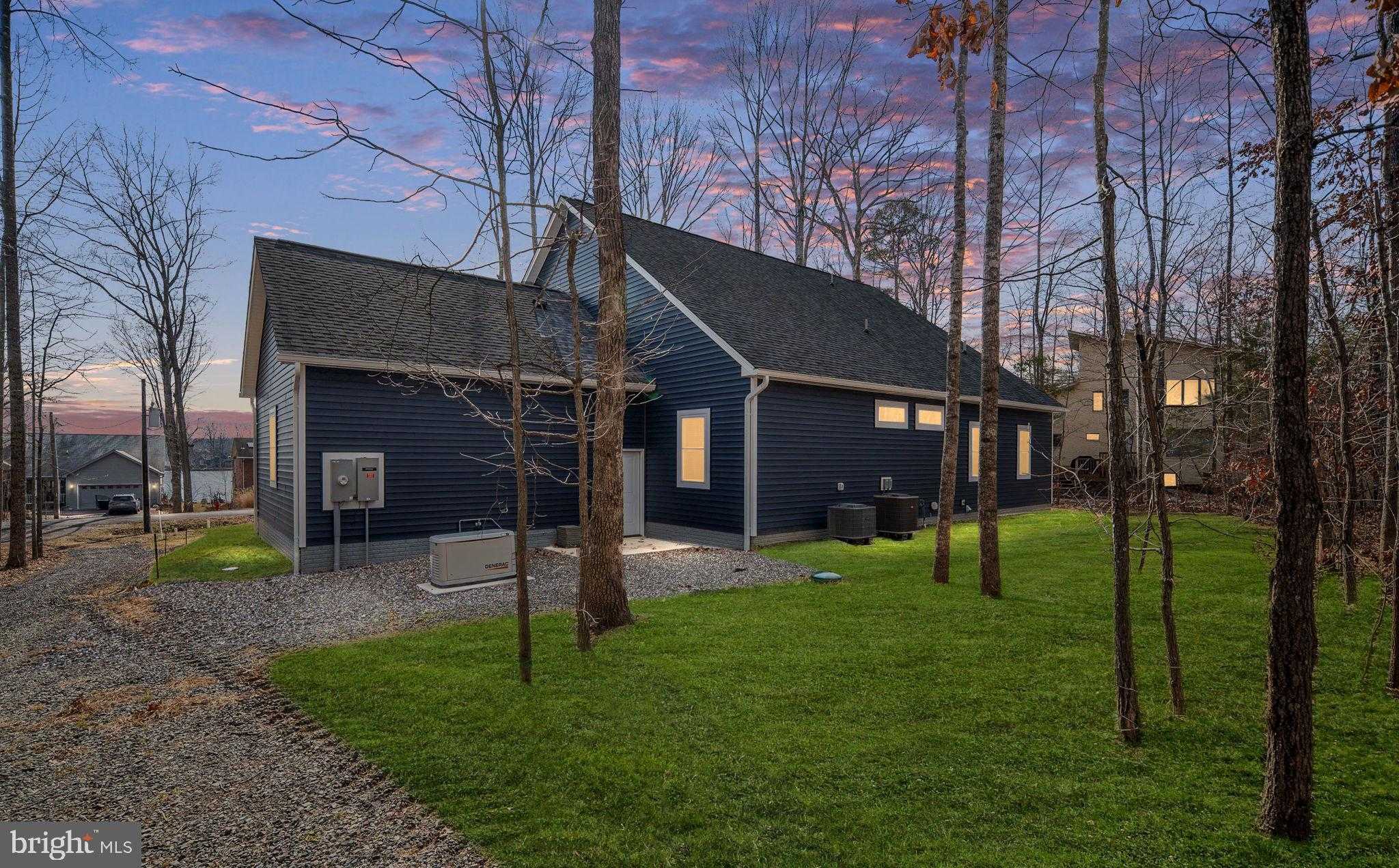 261 Washington St photo 2