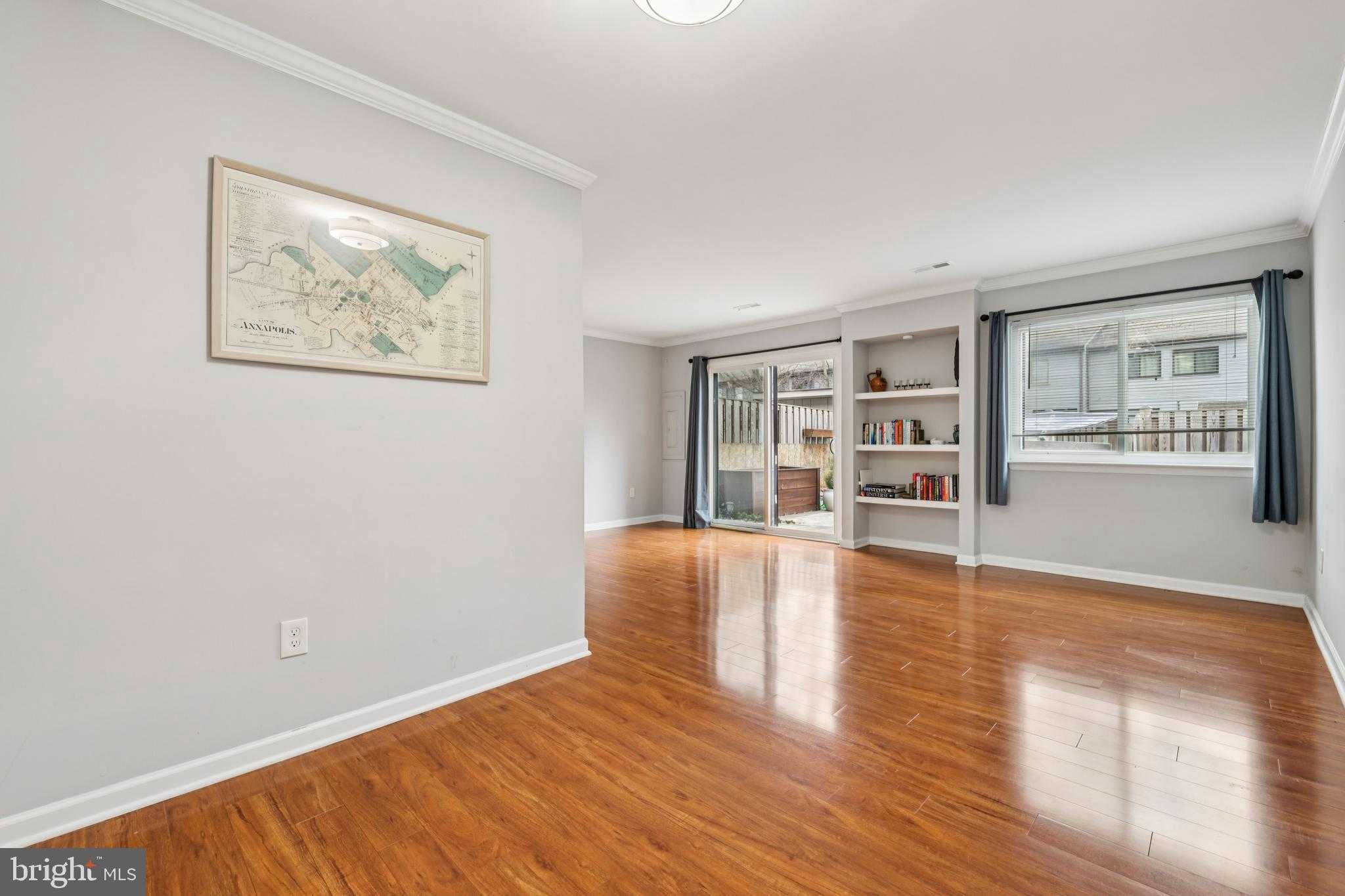 1014 Cedar Ridge CT photo 2